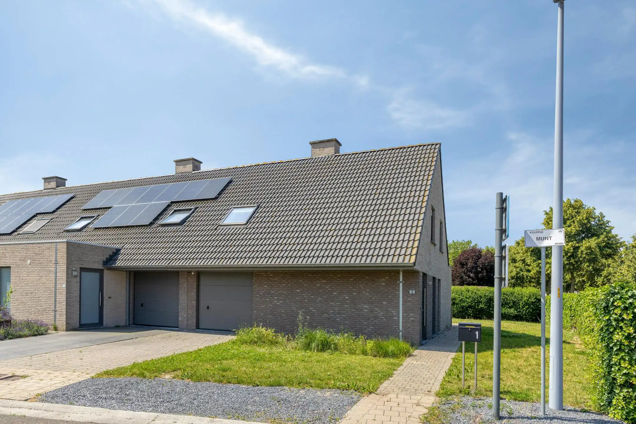 Lichtrijke gezinswoning met 3 slaapkamers te koop in Kuurne! foto 2