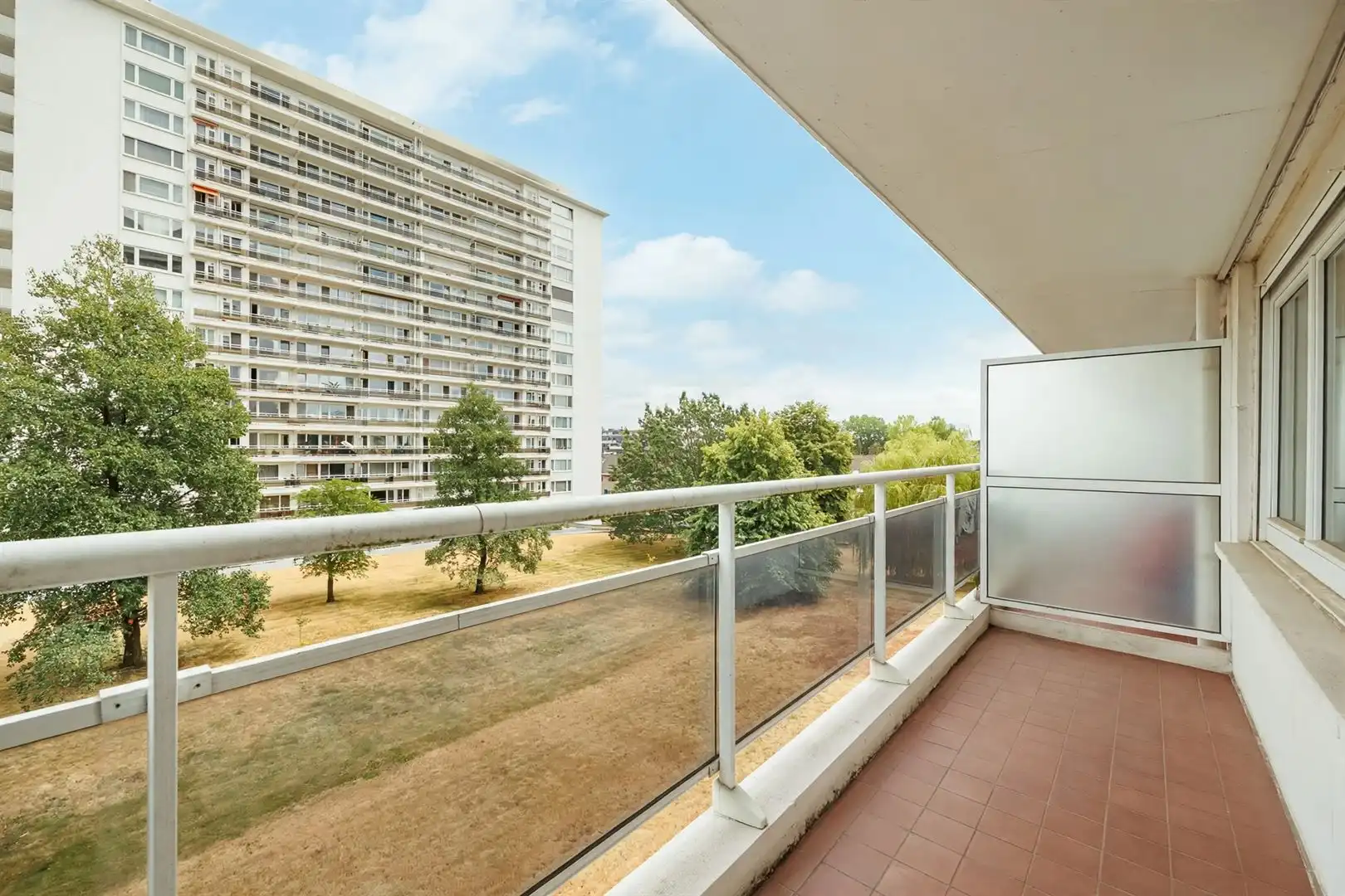 Rustig gelegen doorloopappartement met 2 terrassen foto 10