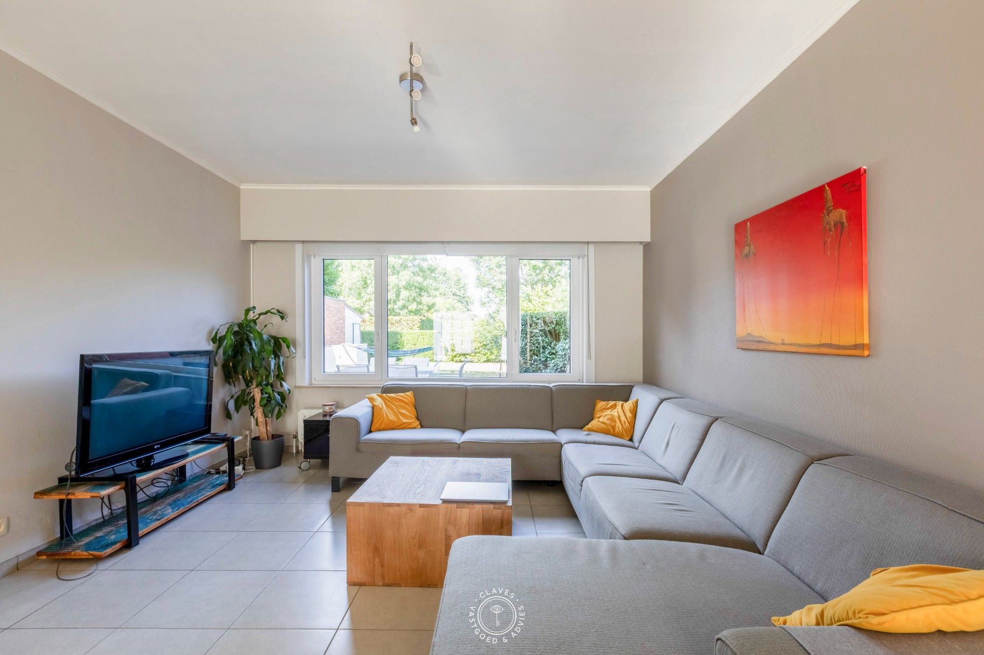 Charmante halfopen woning met lange oprit en zonnige tuin foto 5