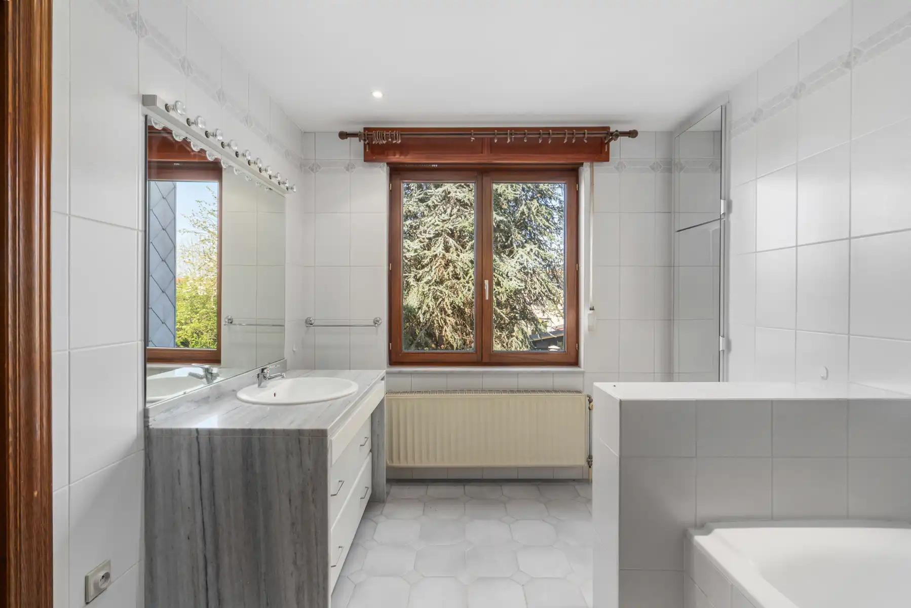 Gezinswoning met 3 slaapkamer + aangelegde tuin te Koningslo foto 25