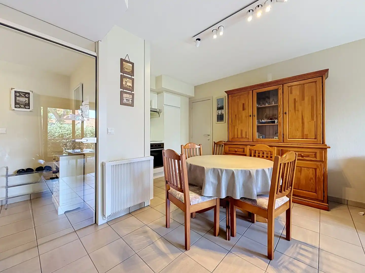 Instapklaar appartement Inclusief autostaanplaats nabij het strand van Nieuwpoort foto 5