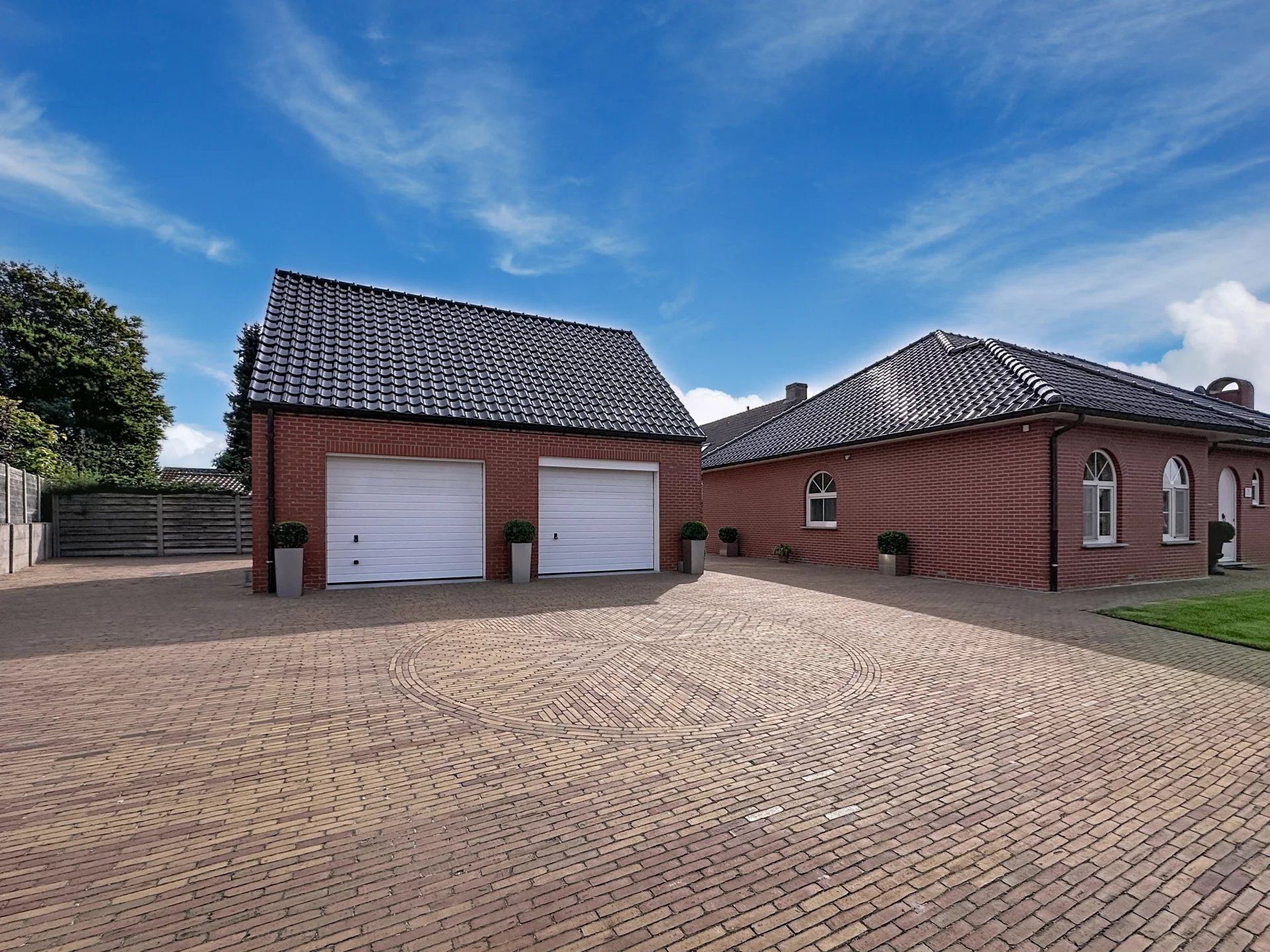 Mooie, vrijstaande woning gelegen op een perceelsgrootte van 9 are, met maar liefst 4 slaapkamers en een ruime dubbele garage. foto 46
