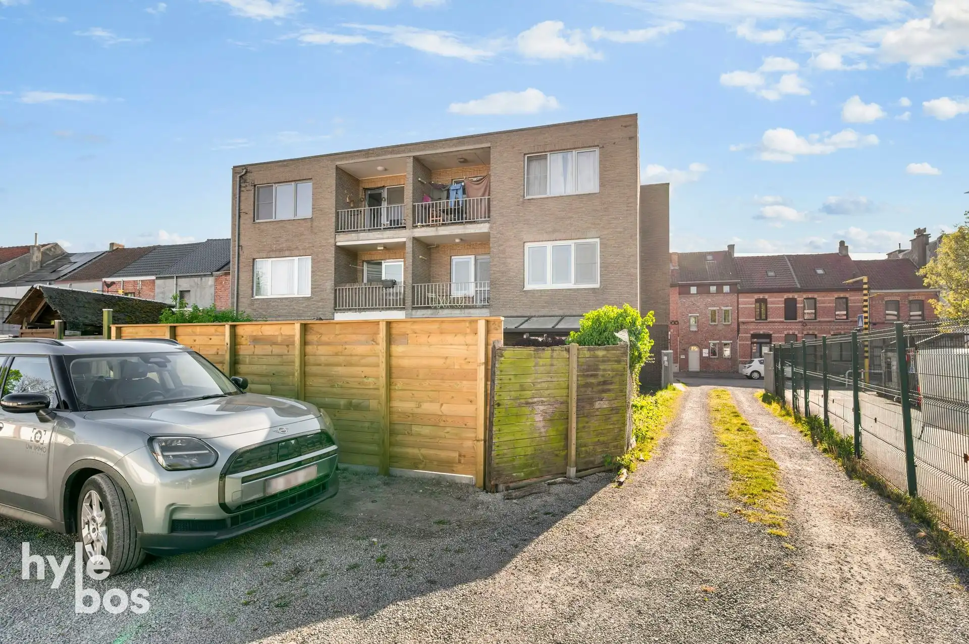 Ruim lichtrijk hoekappartement met garage foto 20