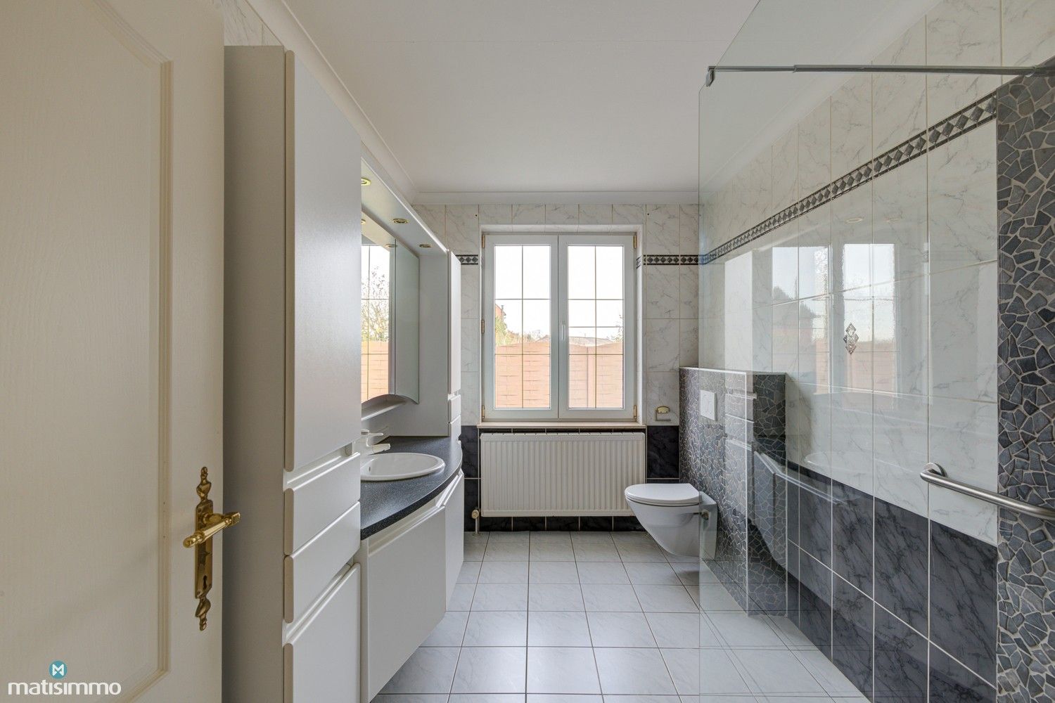 UITZONDERLIJK RUIME WONING MET 5 SLAAPKAMERS EN ONDERHOUDSVRIENDELIJKE TUIN TE MOPERTINGEN foto 14