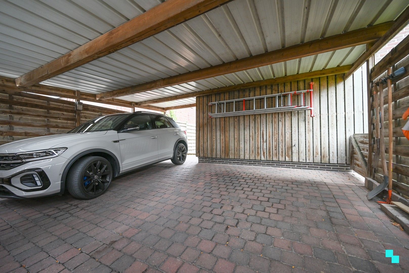 Gunstig gelegen ééngezinswoning te Sint-Eloois-Winkel met dubbele carport, garage en 4 slaapkamers foto 27