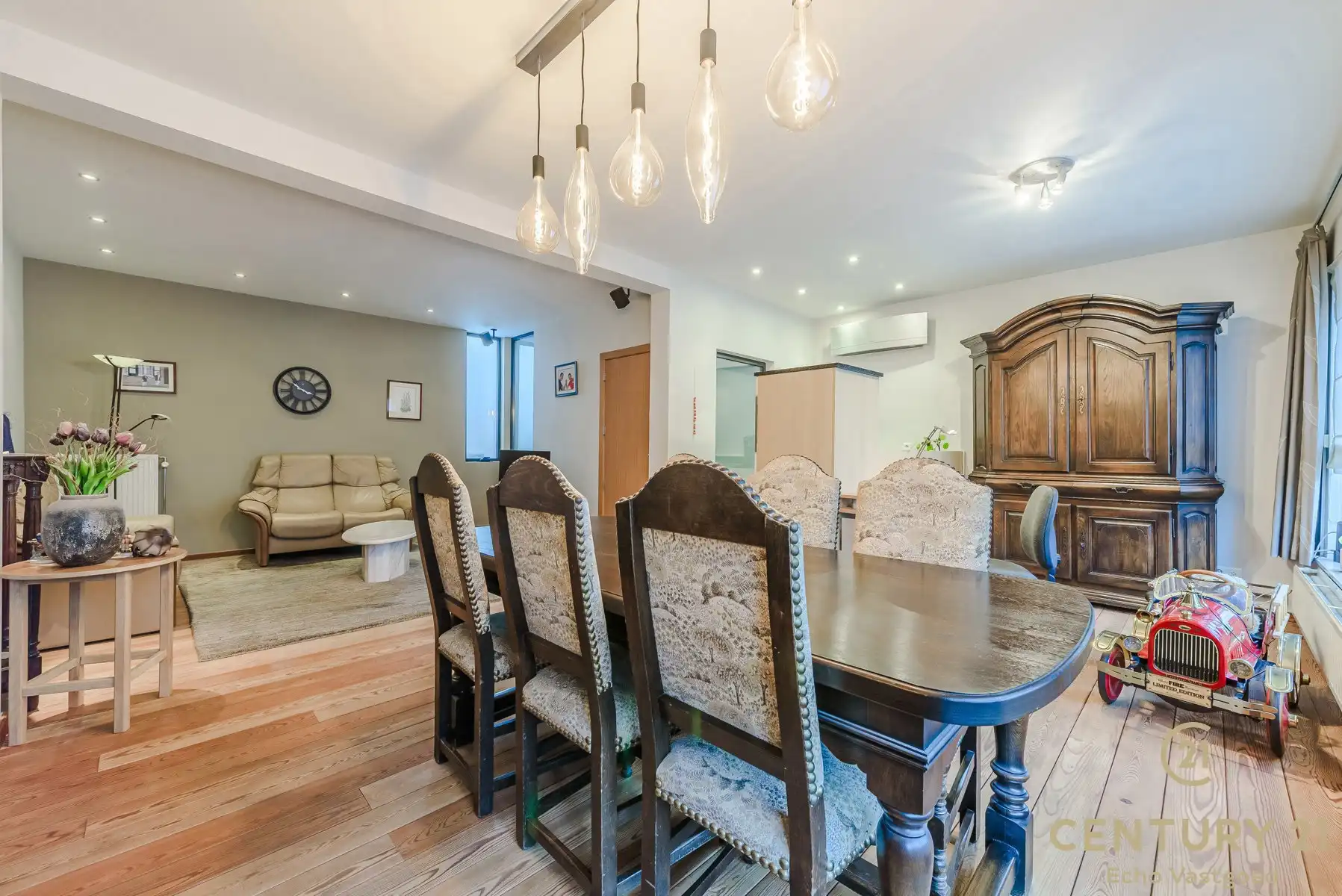 Handelszaak met gerenoveerde woonst op topligging  foto 11