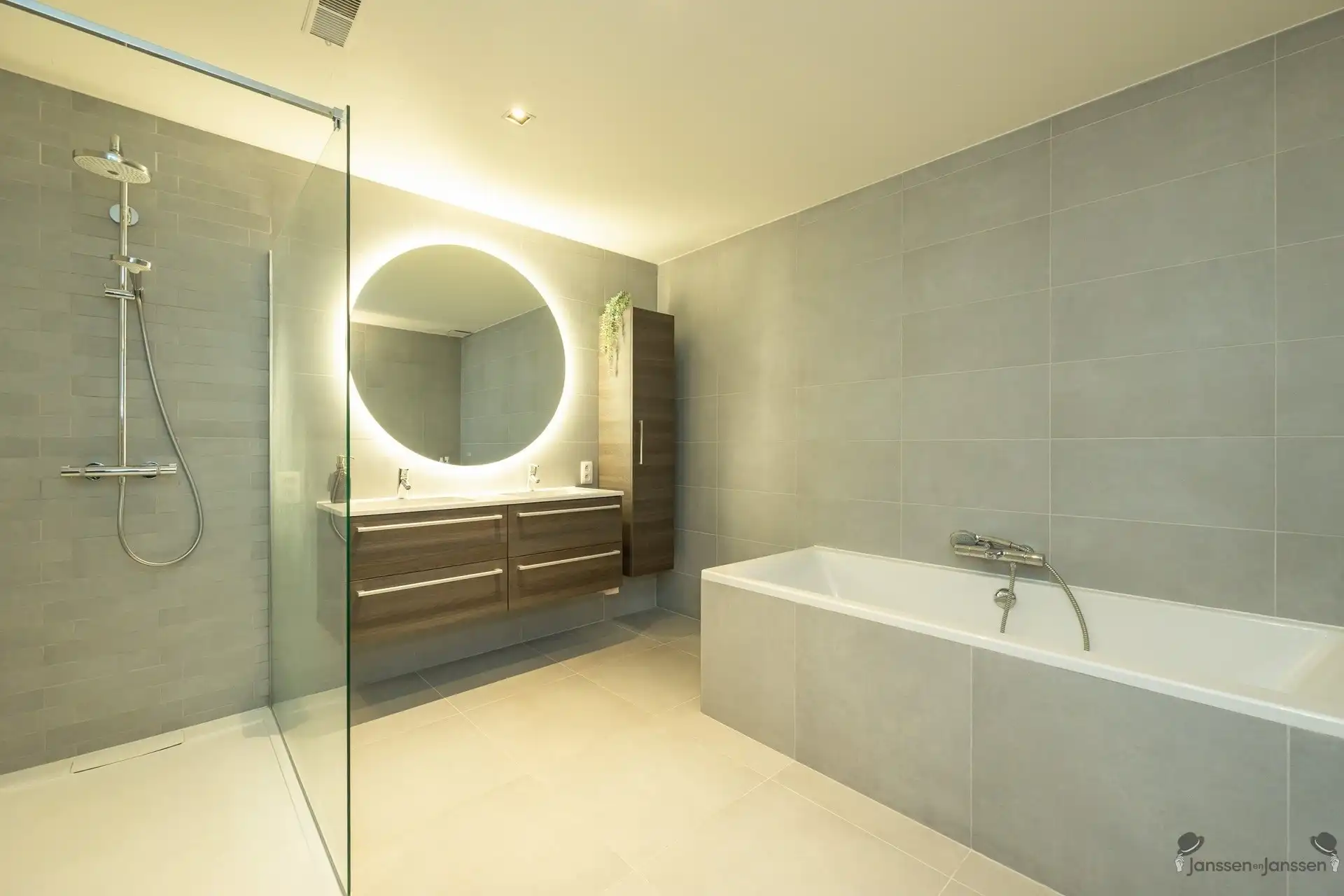 Gerenoveerde woning met 3 (mog. 4) slk centraal gelegen in Schoten foto 7