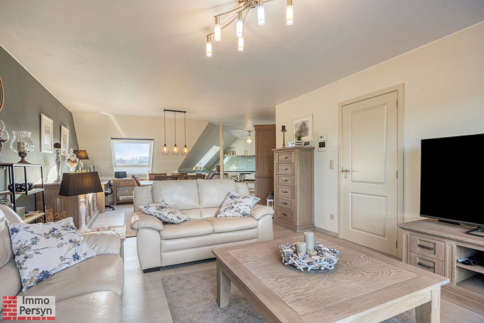 instapklaar appartement, 2 slpkmrs, lift, berging en garage foto 3