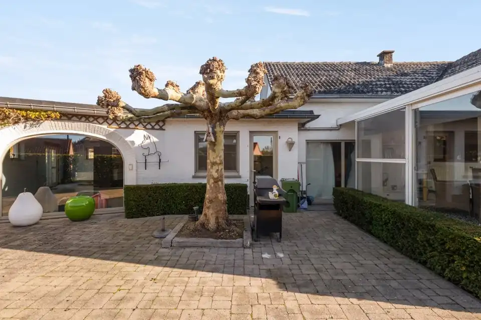 RUIME EN RUSTIG GELEGEN BUNGALOW MET 4 SLKS EN ZWEMBAD OP EEN PRACHTIG PERCEEL VAN 764M² foto 49