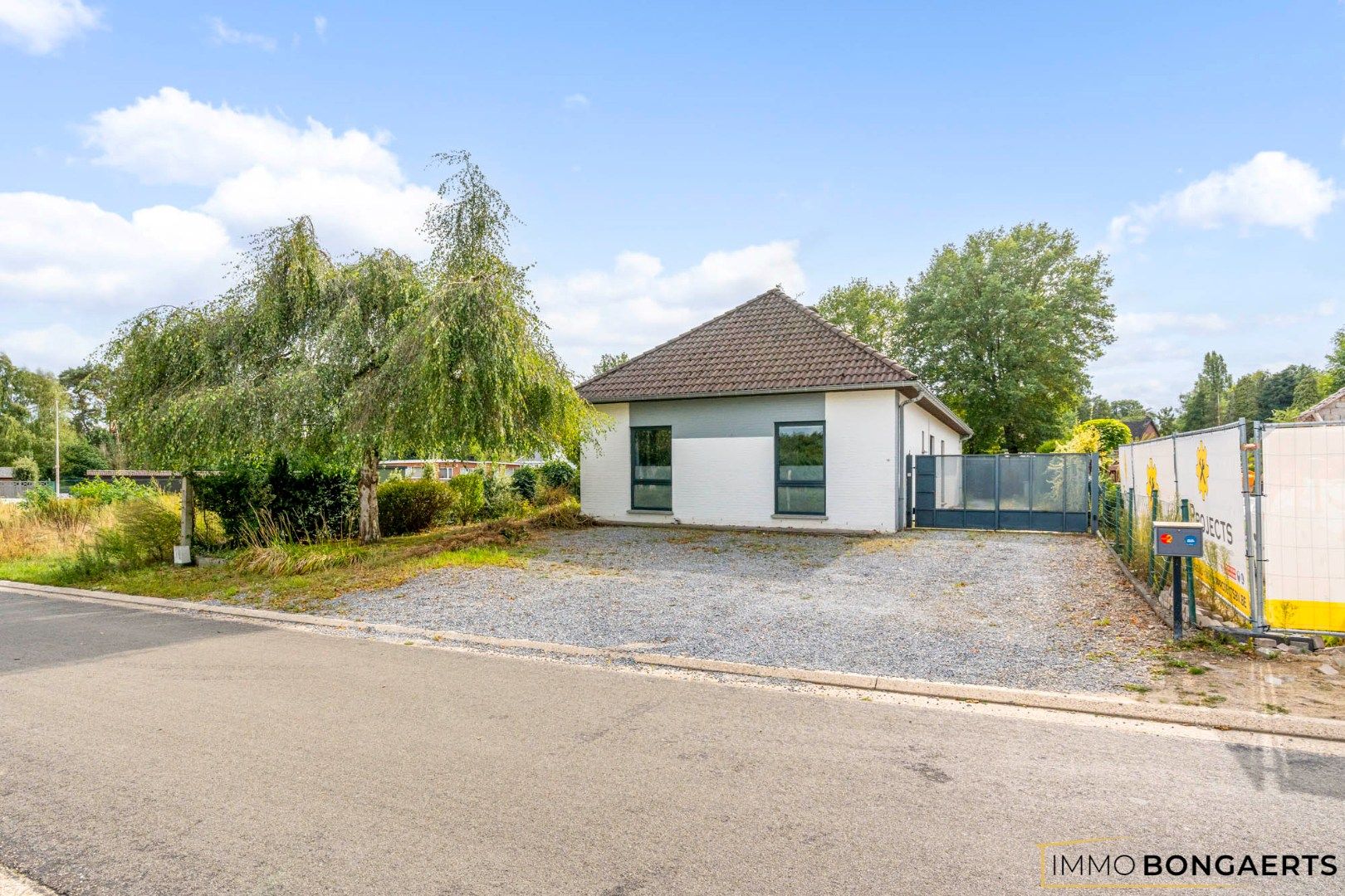 Rustig gelegen woning met 4 slaapkamers foto {{pictureIndex}}