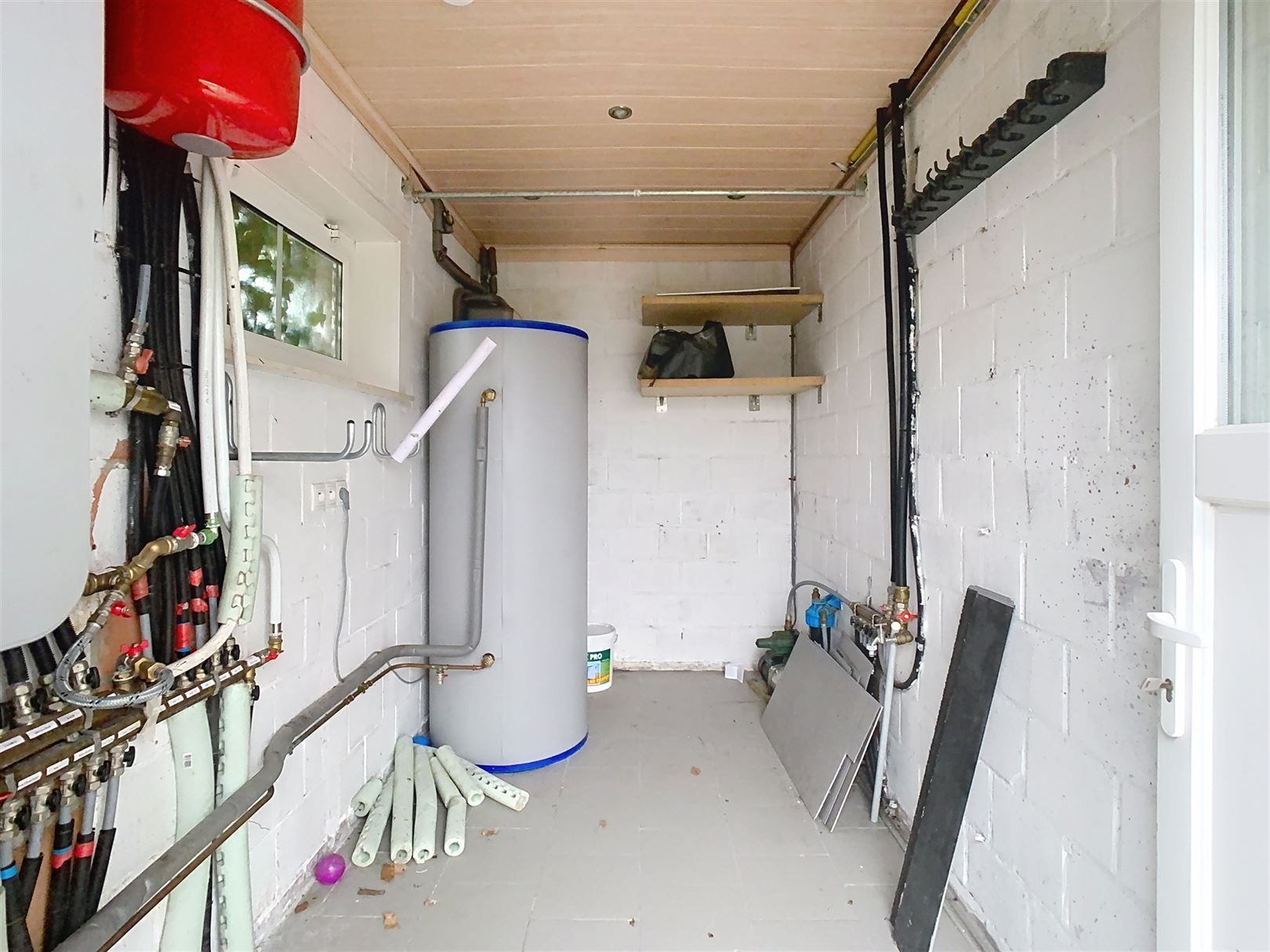 RUIME VILLA MET 4 SLPK EN MOOIE TUIN foto 9