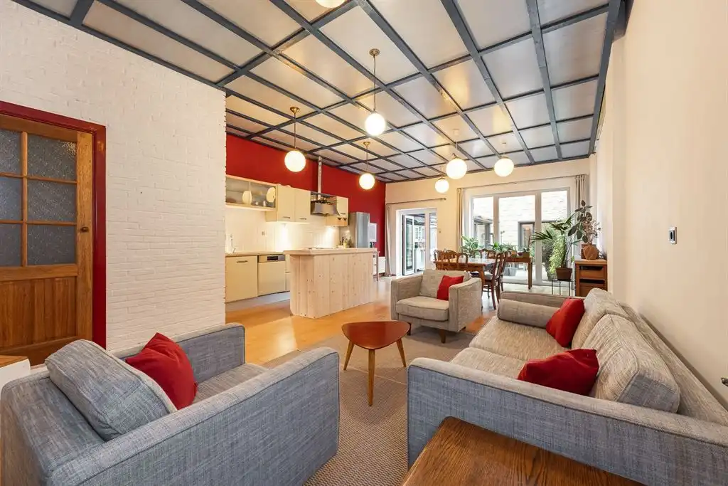 Ruim gelijkvloers kantoor met multifunctionele achterbouw foto 4