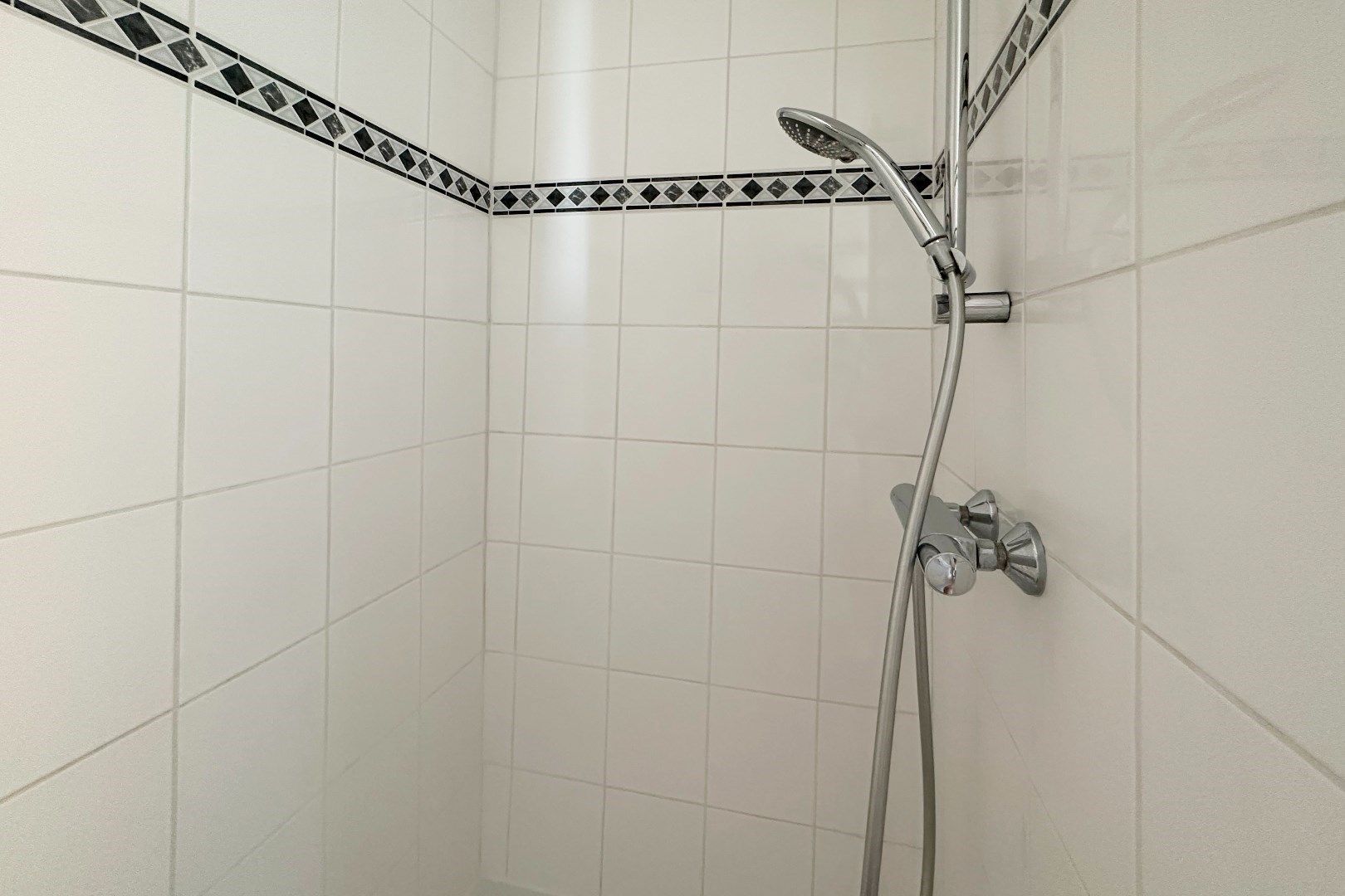 Prachtige interbellumwoning onderverdeeld in drie ruime appartementen foto 11