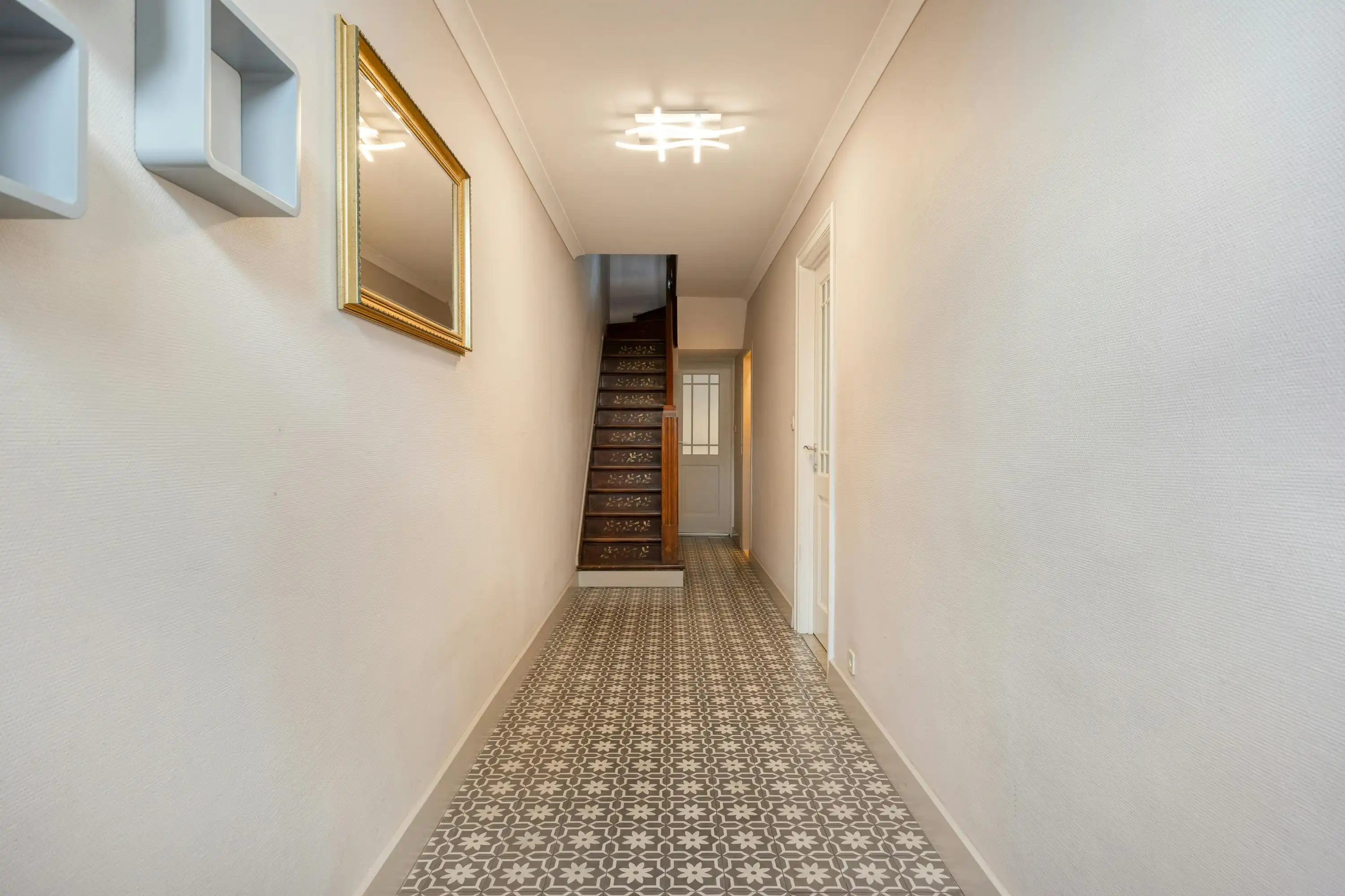 Huis met 4 kamers en tuin te koop vlakbij het Rivierenhof!  foto 2