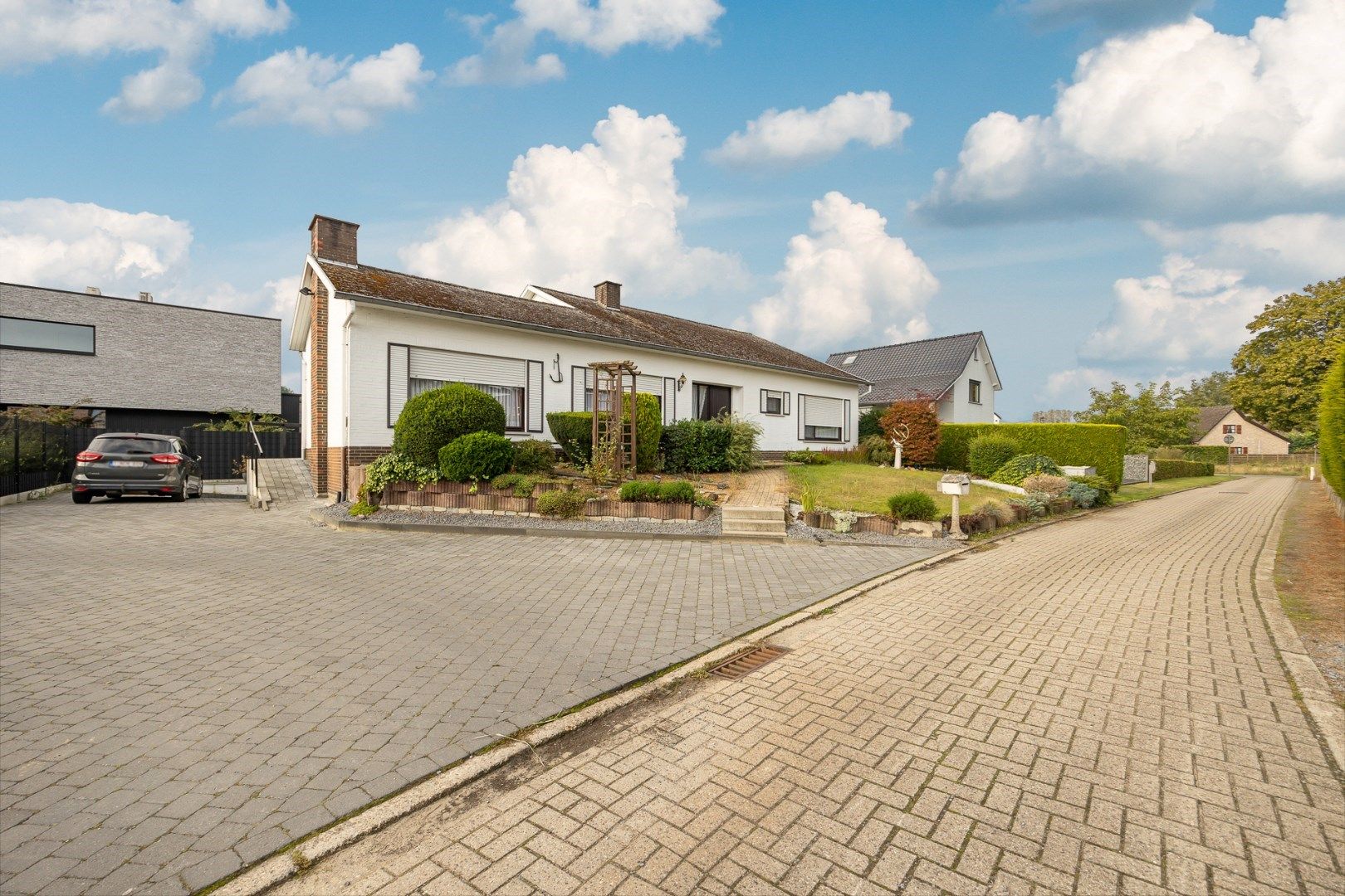 Laagbouw met drie slaapkamers en ruime garage foto 23