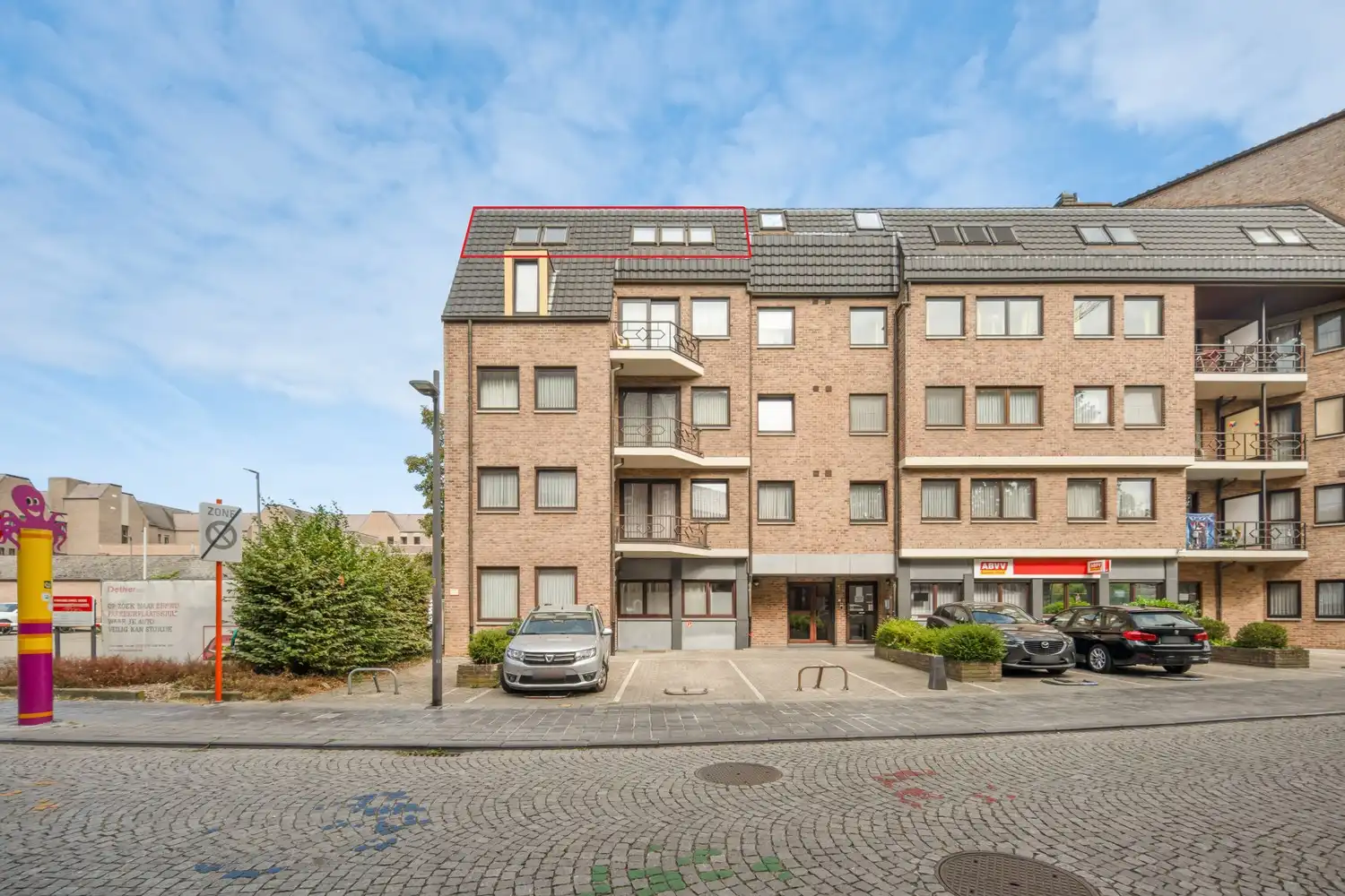 Gunstig gelegen appartement met 2 slaapkamers foto {{pictureIndex}}