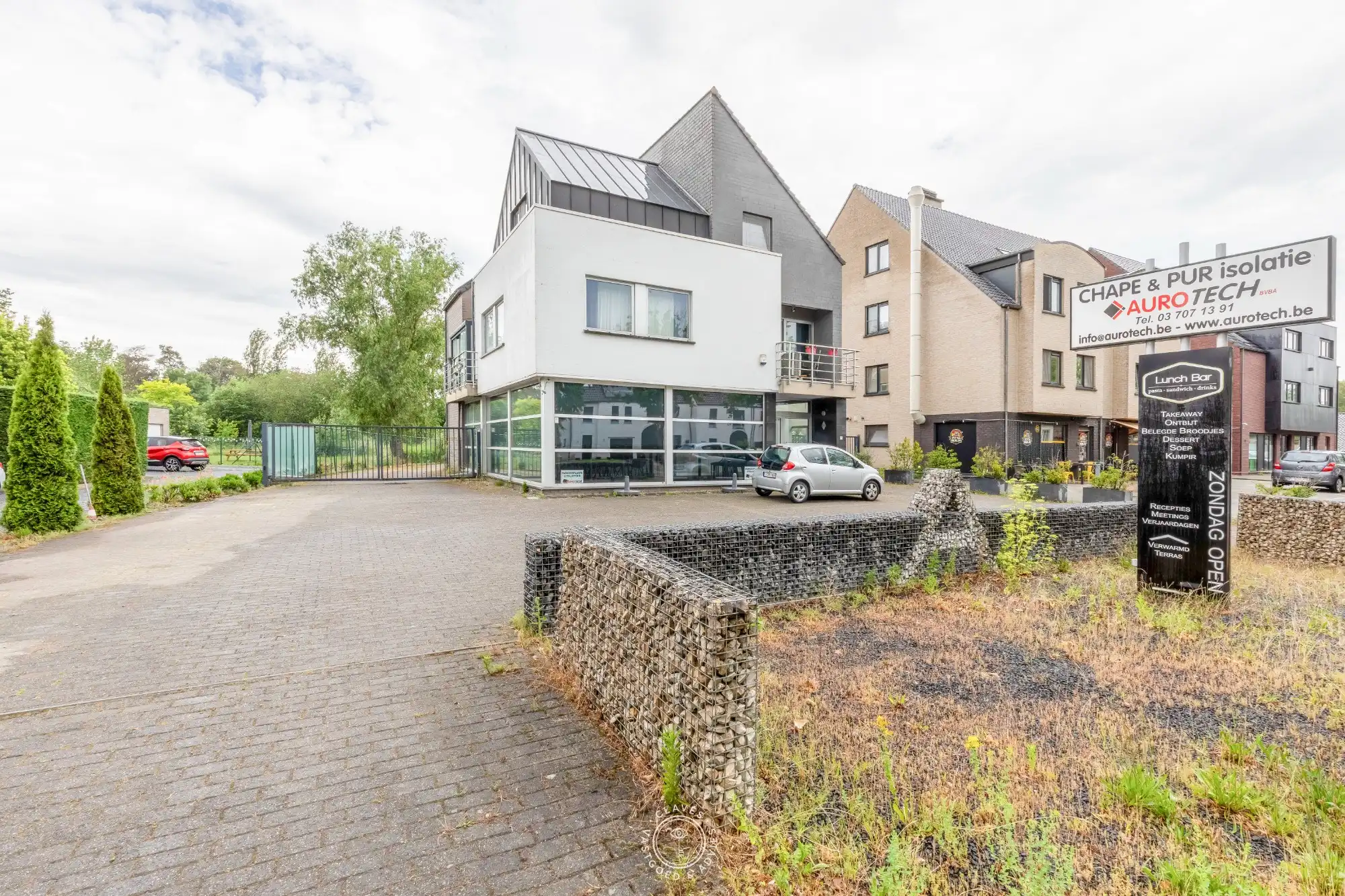 Instapklaar handelspand op centrale locatie met uitstekende visibiliteit foto 14