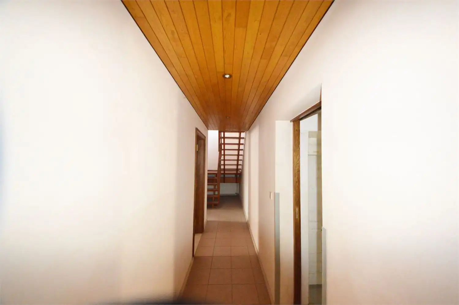 Uniek commercieel gebouw te huur in hartje Herzele – voormalig brouwerijpand met karakter en ruimte foto 11