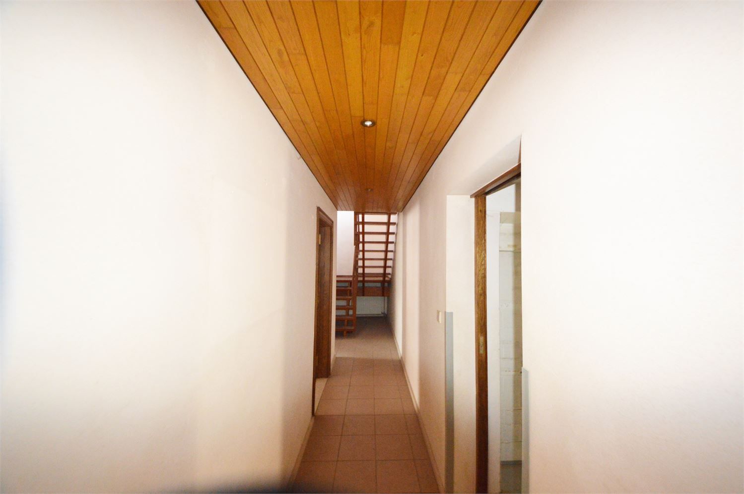 Uniek commercieel gebouw te huur in hartje Herzele – voormalig brouwerijpand met karakter en ruimte foto 11