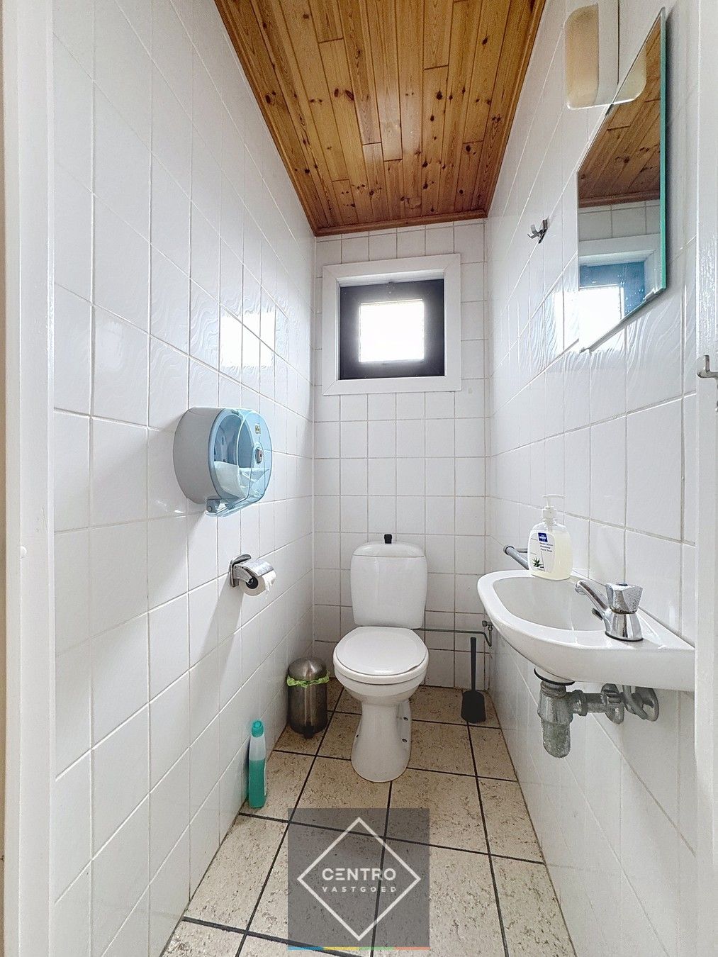 Verwarmd en geïsoleerd MAGAZIJN (250m²) met een te renoveren BUNGALOW (5 slpkms en garage) op AAA-locatie (op 1 km van afrit E40)! foto 11
