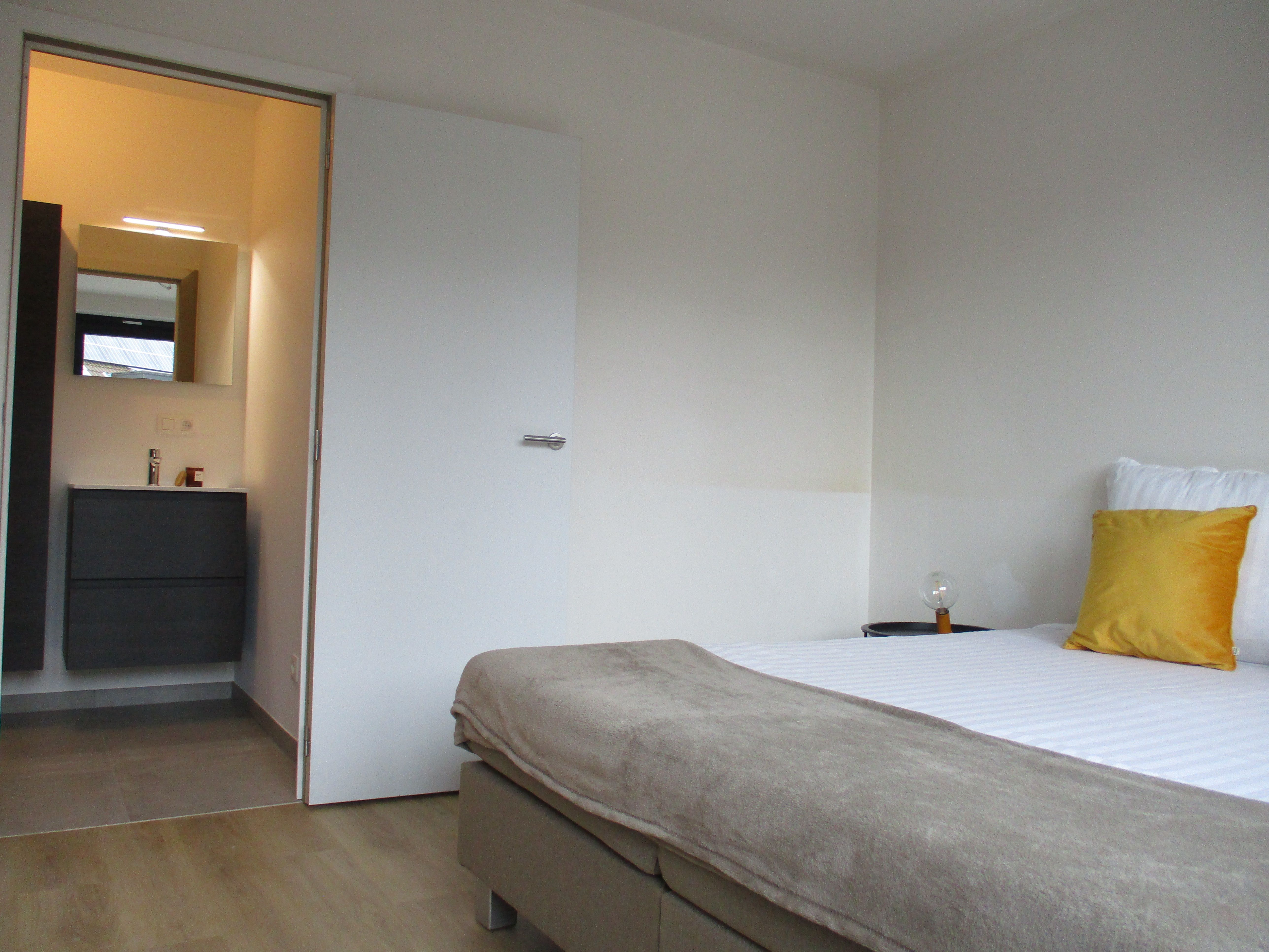 Nieuwe instapklare halfopen BEN woning op toplocatie foto 13