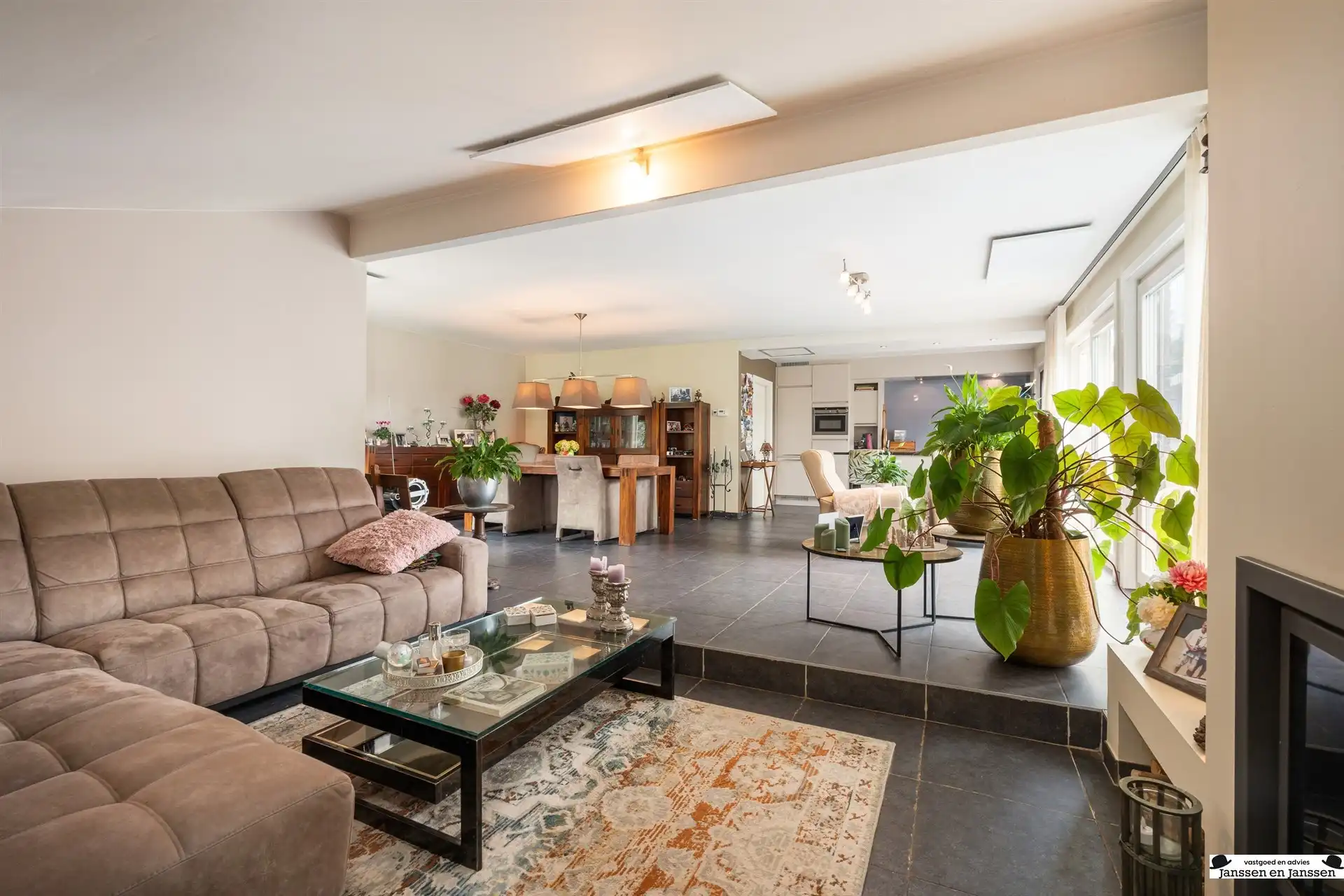 Unieke laagbouwwoning met 4 slaapkamers foto 4