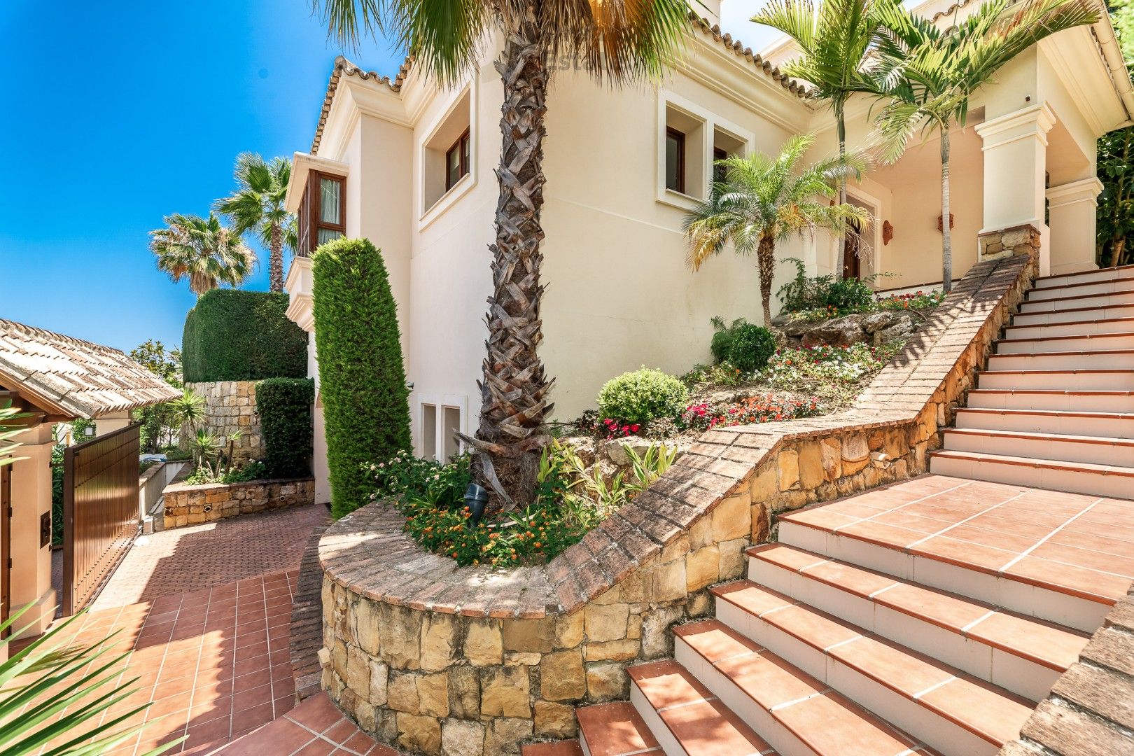 Villa met mooi uitzicht op de bergen en zee te Nueva Andalucia, Marbella foto 34