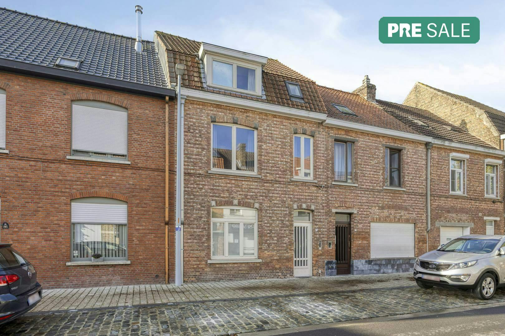 Huis met 3 slaapkamers, bureau en stadstuin te Sint-Kruis (Brugge) foto {{pictureIndex}}