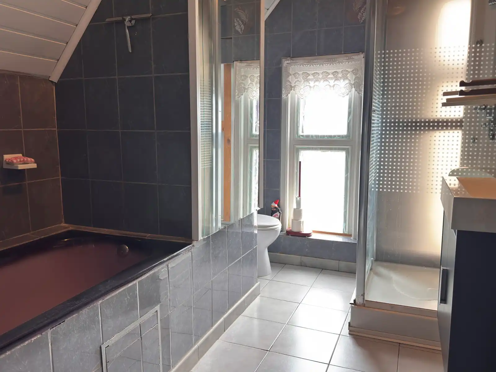 Ruime open bebouwing op commerciële ligging in Gistel. foto 18