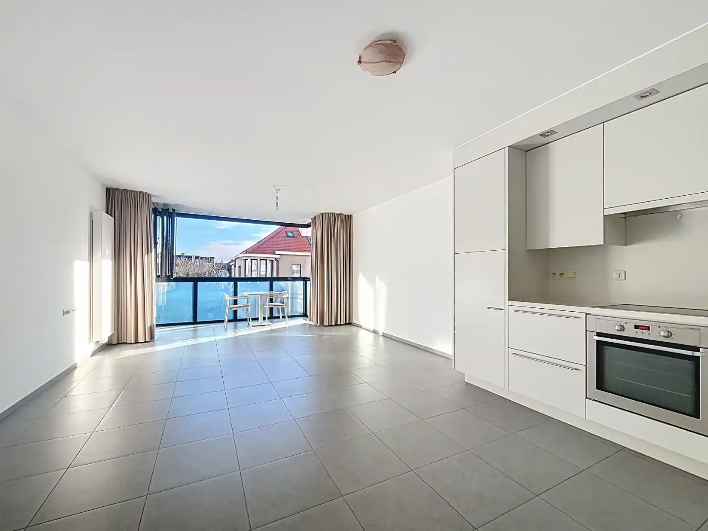 Instapklaar twee slaapkamer appartement op 500m van zee, EPC label B foto 3