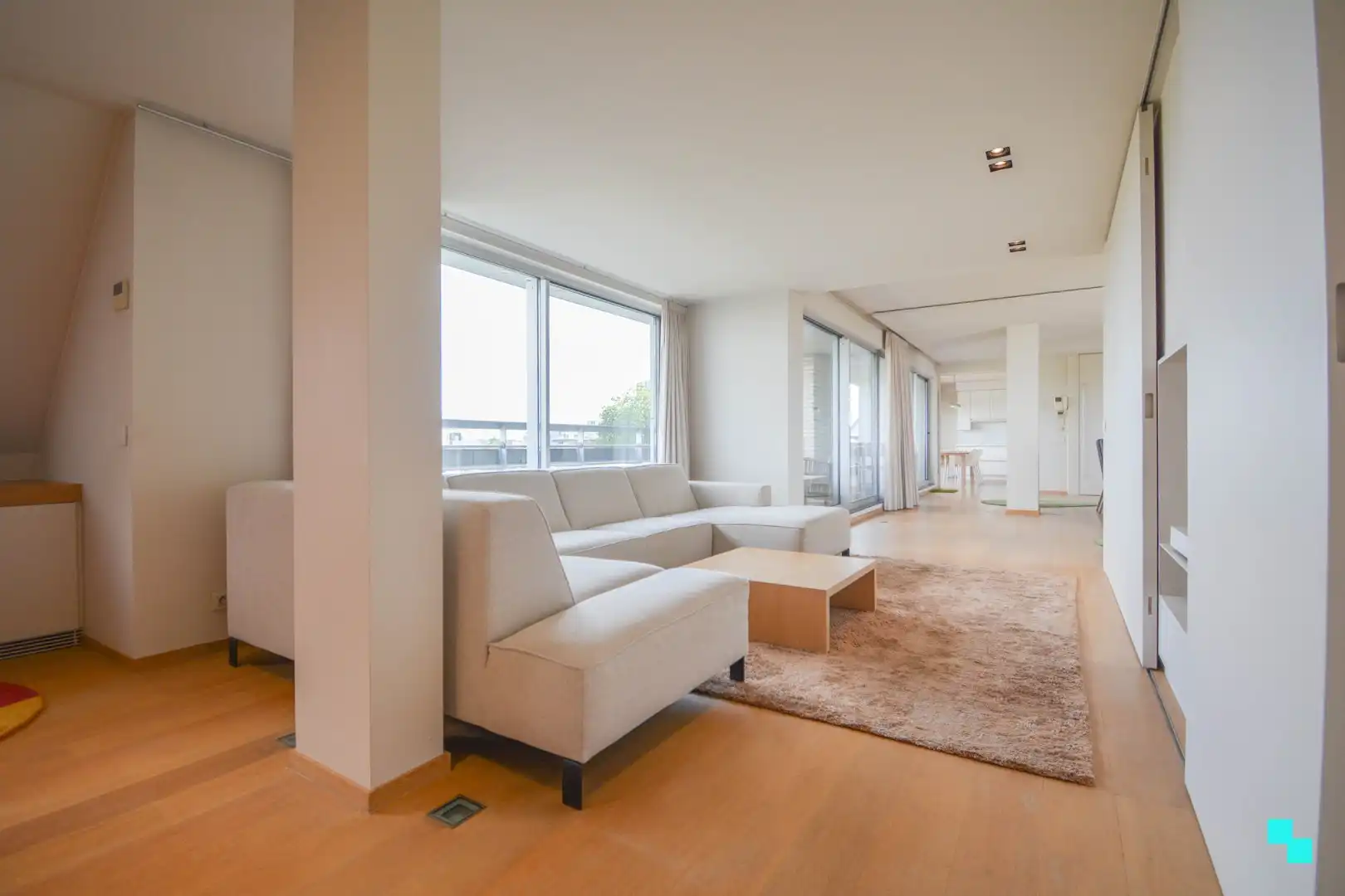 UItzonderlijk ruim appartement aan het water te Roeselare! foto 6