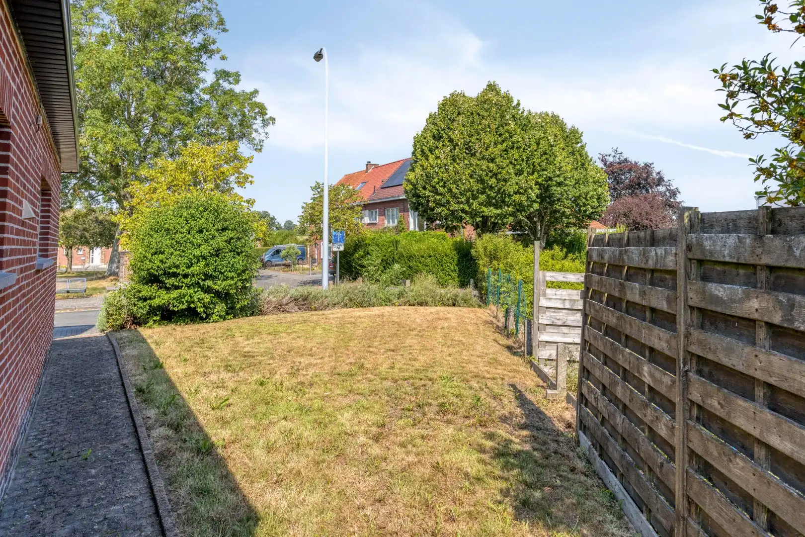 Te renoveren woning met 3 slaapkamers!  foto 16