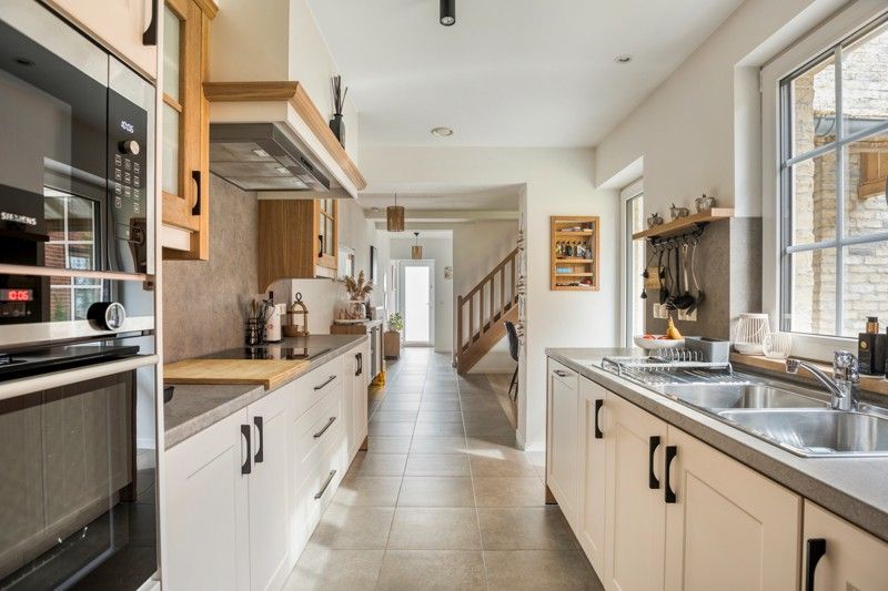 Instapklare halfopen woning met grote tuin en 3 slaapkamers TE KOOP in Meulebeke! foto 10