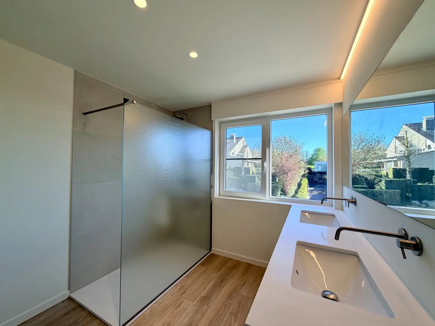 Halfopen nieuwbouwwoning op ruim perceel te centrum Tielt! foto 13