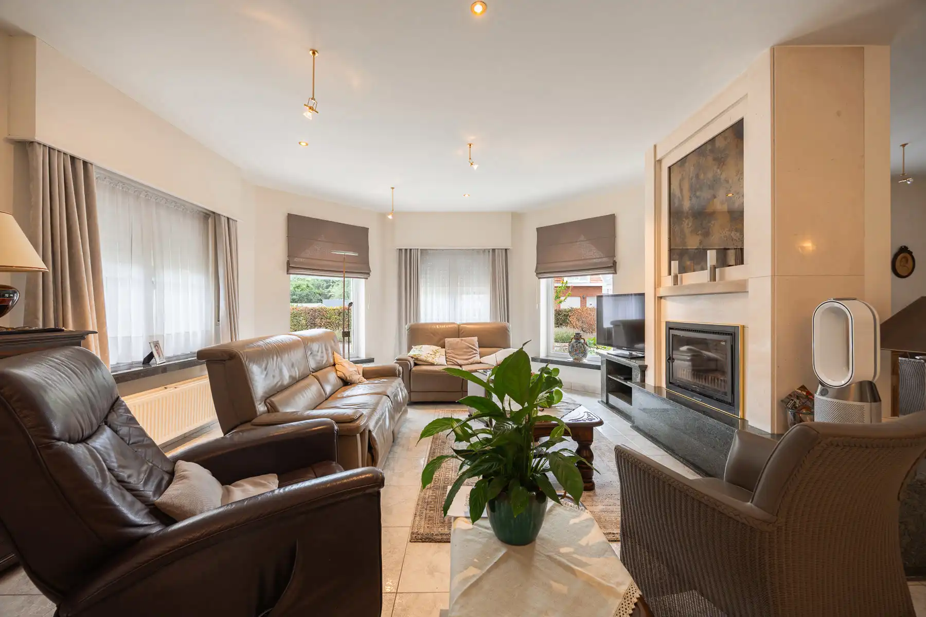 Royaal vrijstaand landhuis in zeer rustige buurt foto 6