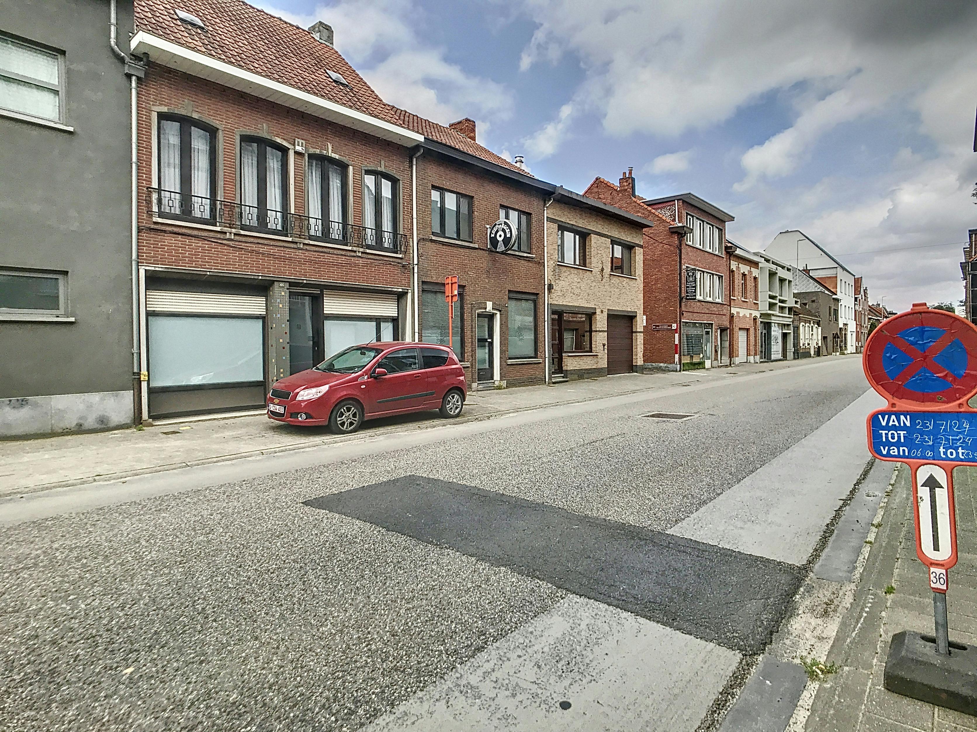 Te renoveren winkel of woning foto 16