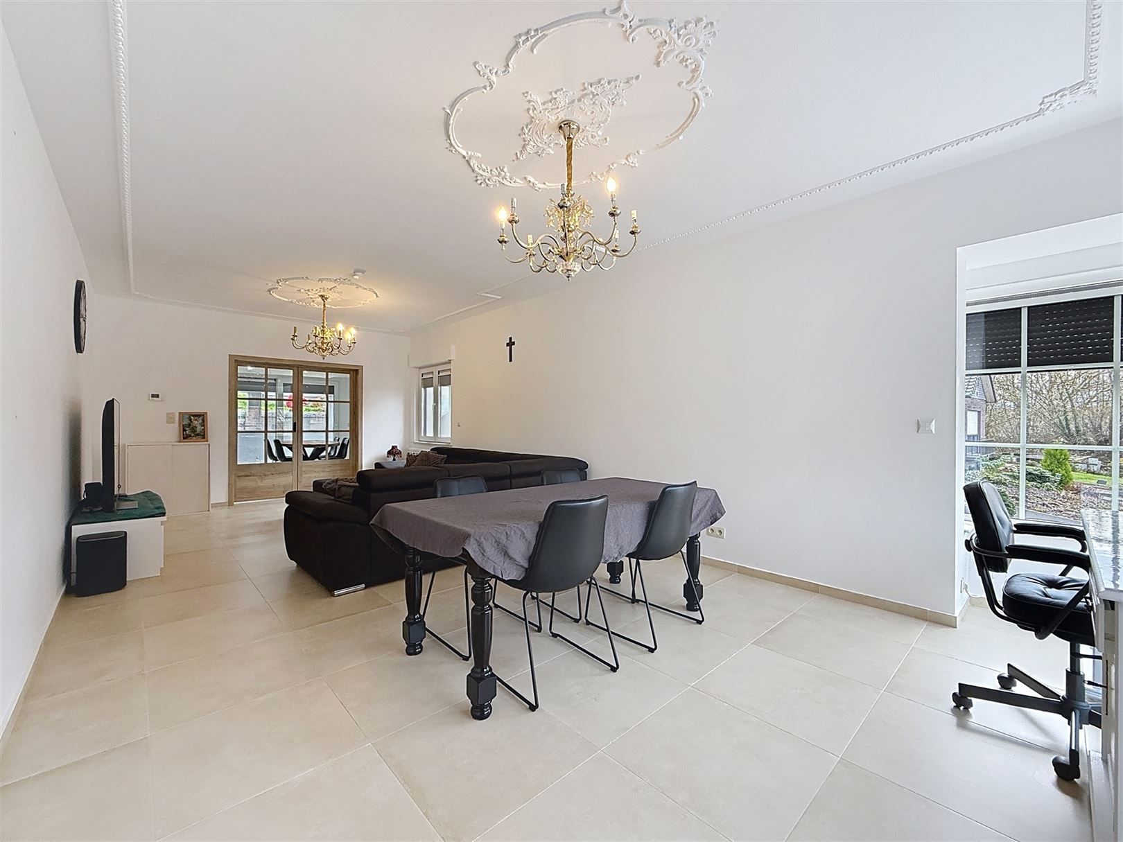 Ruime gerenoveerde woning, 5 slpks, 2 bdks, tuin, 11a 11ca  foto 5