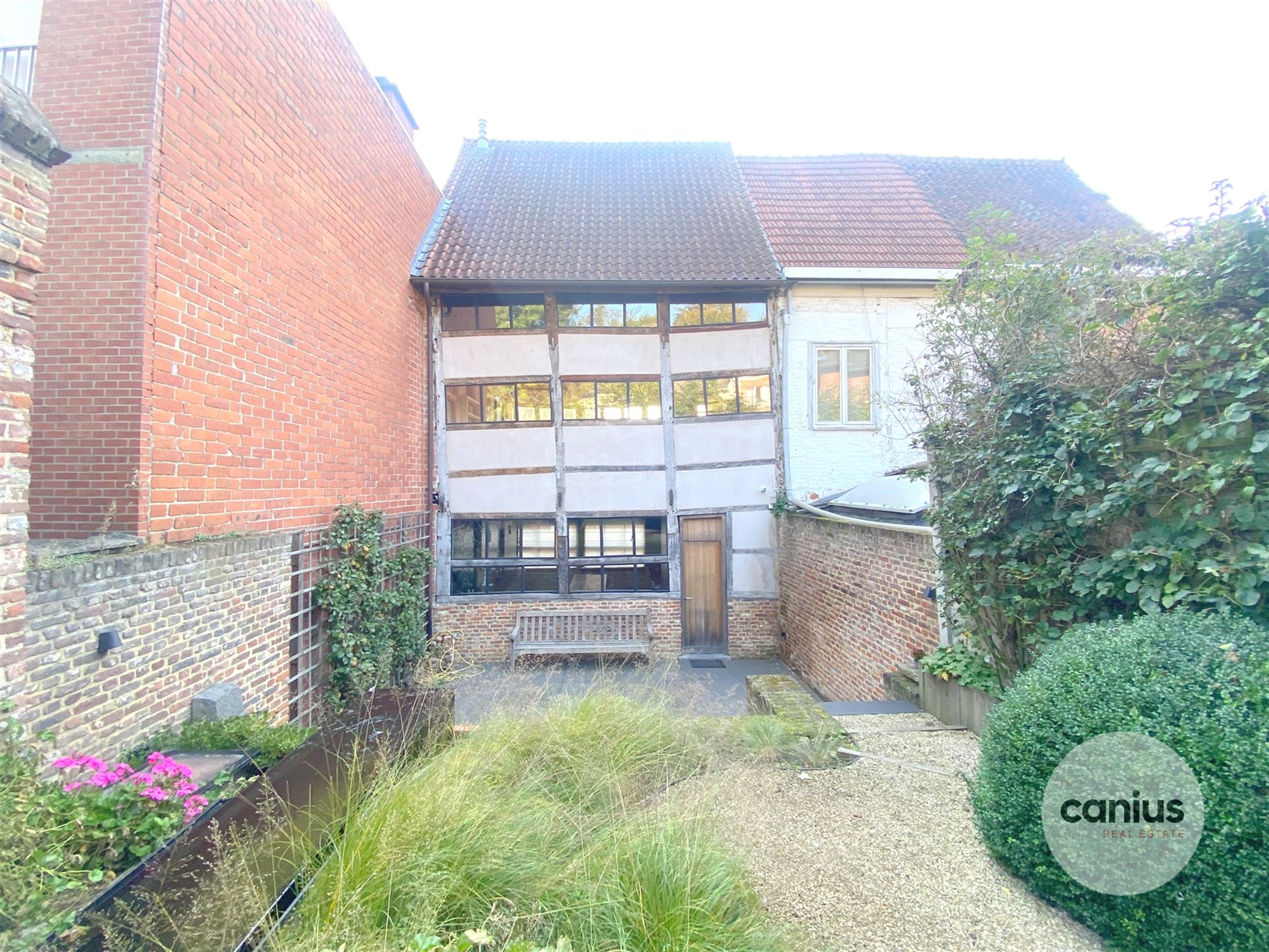 KARAKTERVOLLE WONING MET IDYLLISCHE STADSTUIN IN HARTJE SINT-TRUIDEN foto 16