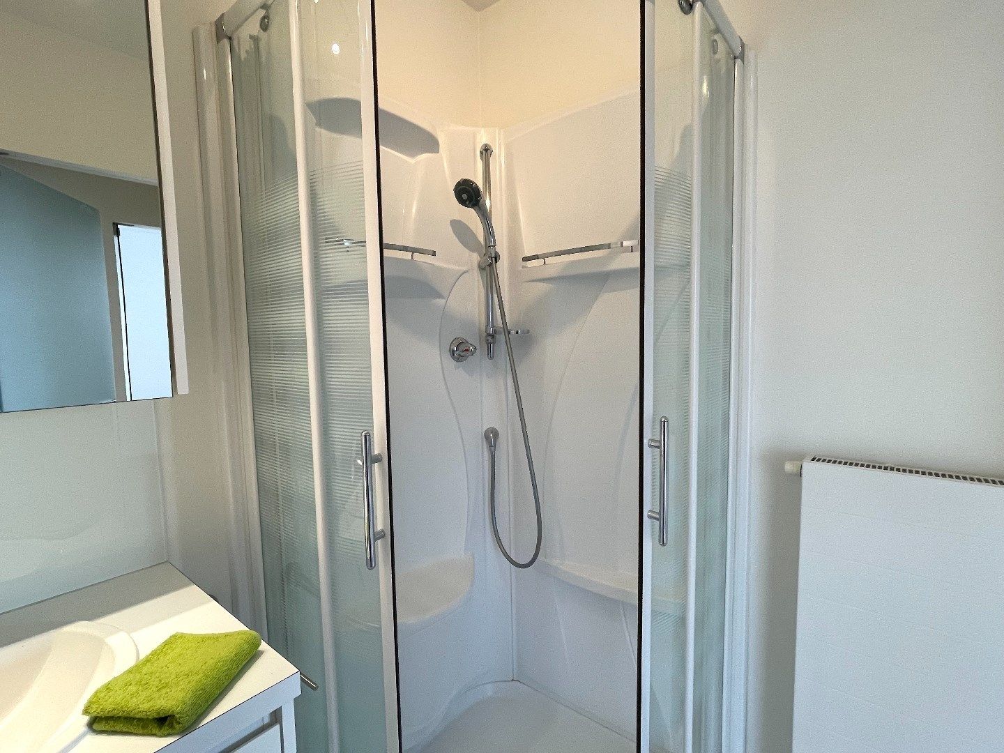 Uiterst lichtrijk appartement met heel groot terras en garage! foto 16