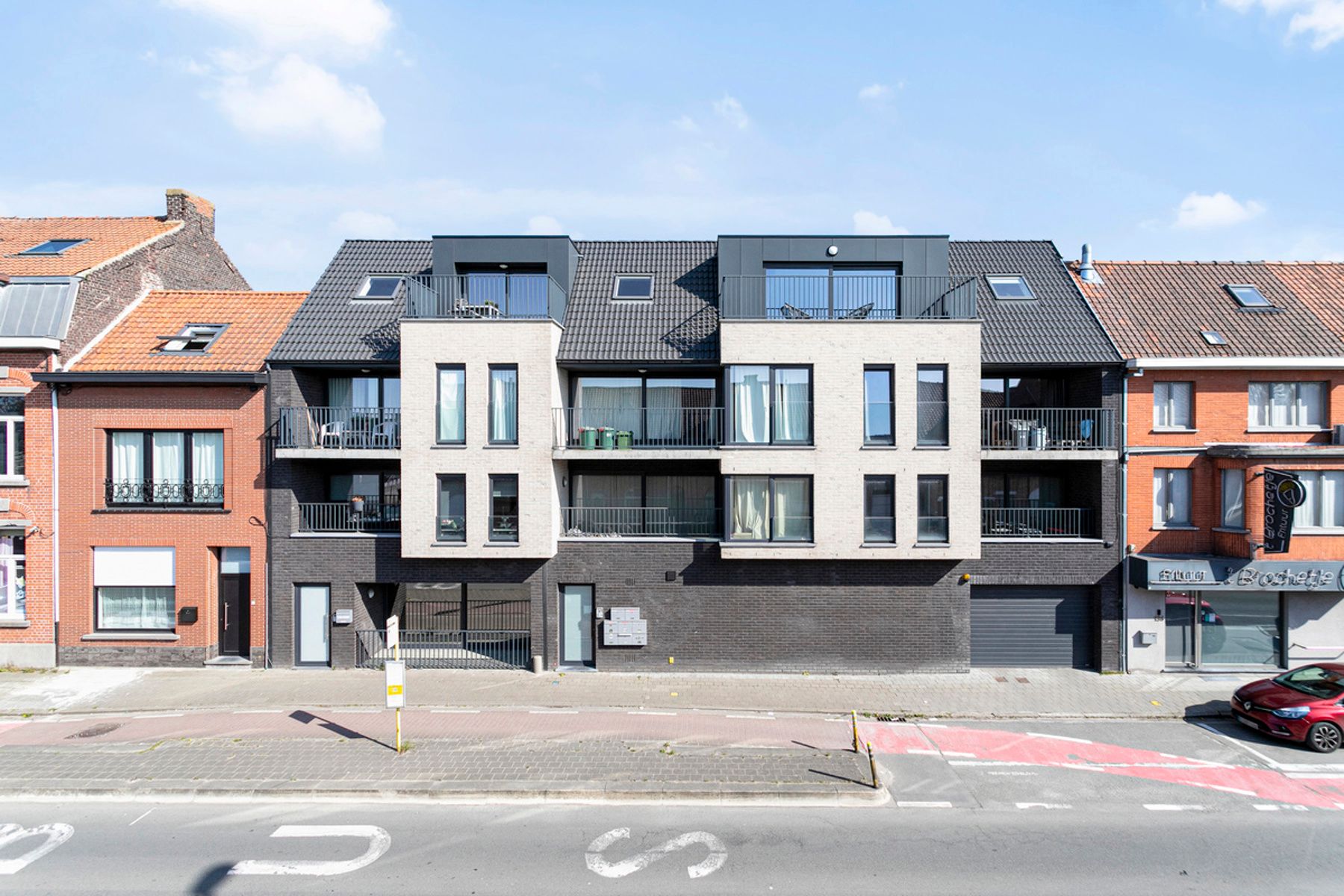Tof instapklaar appartement met terras en autostandplaats! foto {{pictureIndex}}