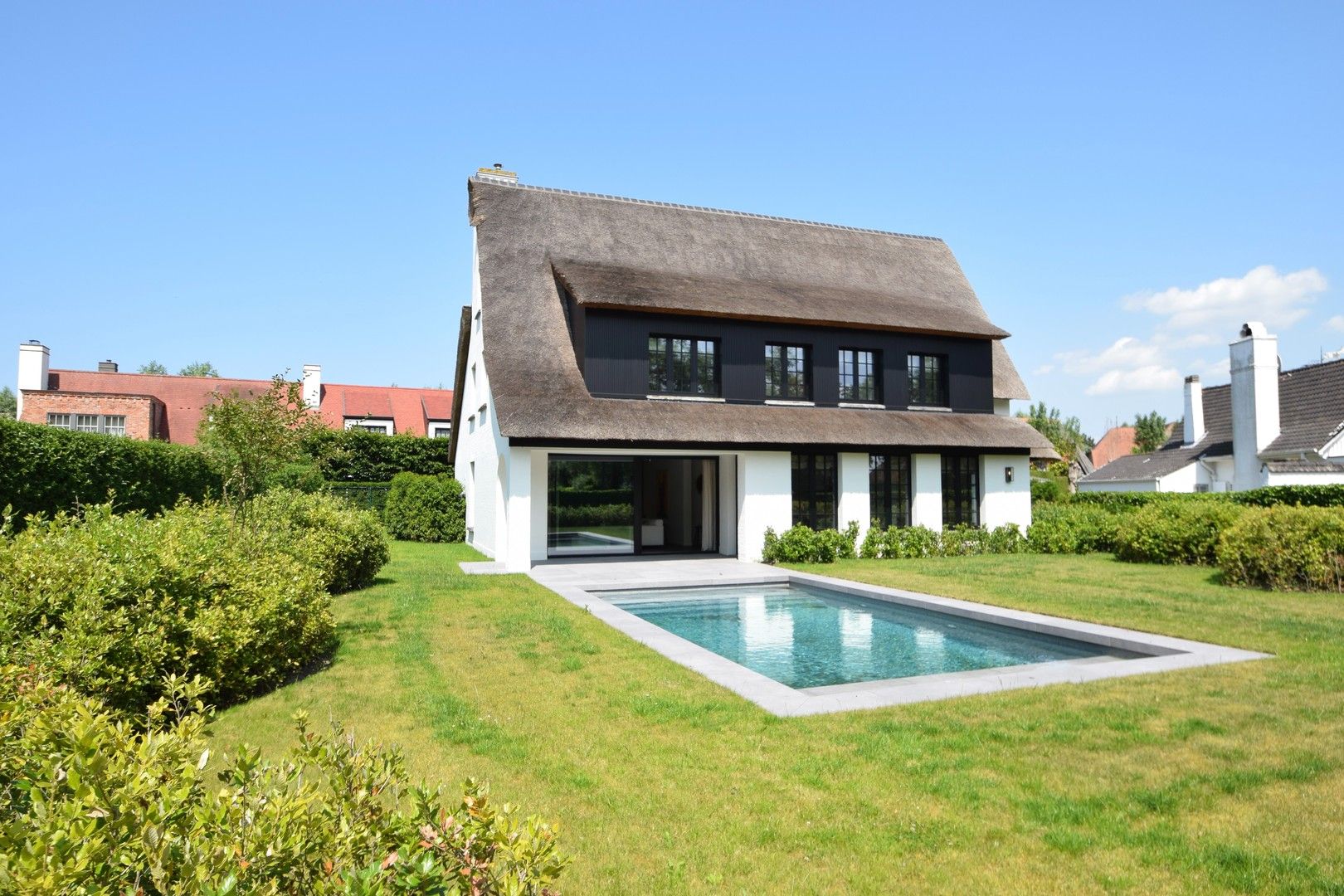 Alleenstaande villa uitzonderlijk rustig gelegen in een groene omgeving, aan de rand van het Zoute vlakbij de Kalfsmolen en de Graaf Jansdijk. foto 10