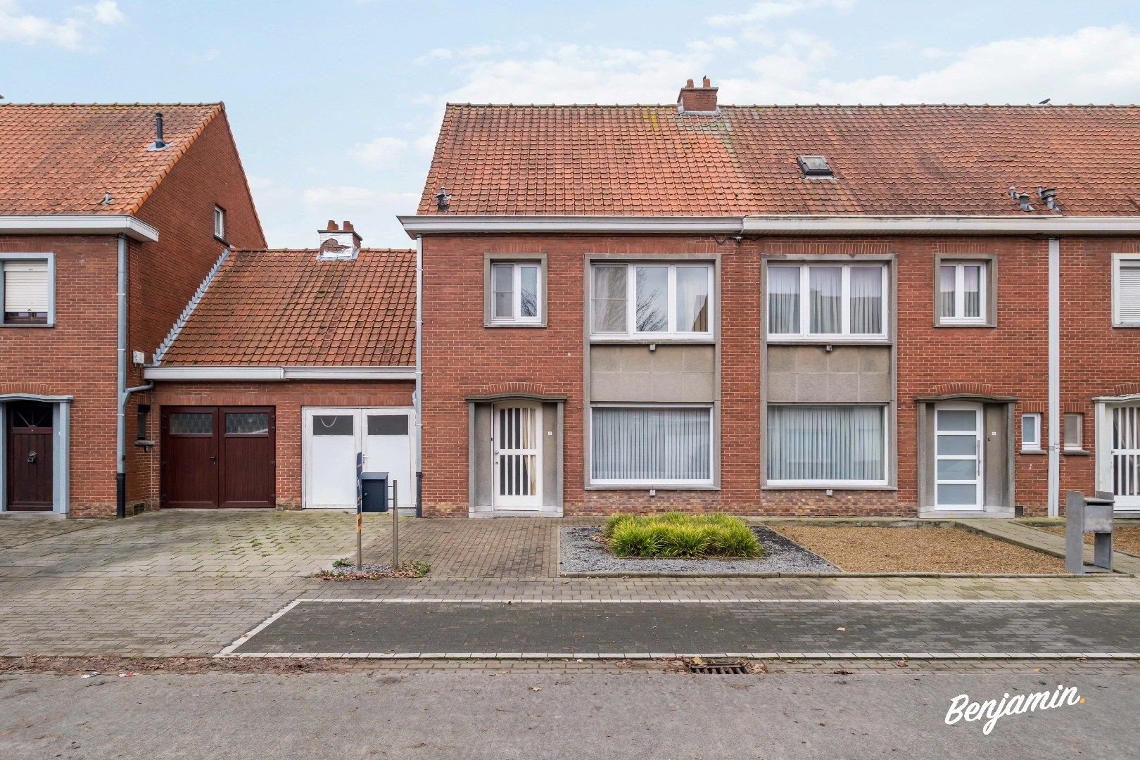 Hoofdfoto van de publicatie: Rustig gelegen, kloeke woning met 4 slaapkamers en zuidgerichte tuin te Lauwe