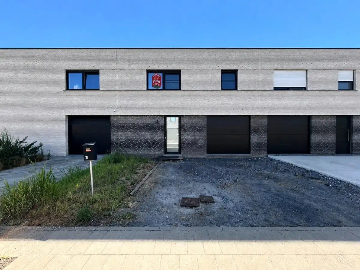 Moorslede – Recente energiezuinige nieuwbouwwoning met 3 slaapkamers en garage foto {{pictureIndex}}
