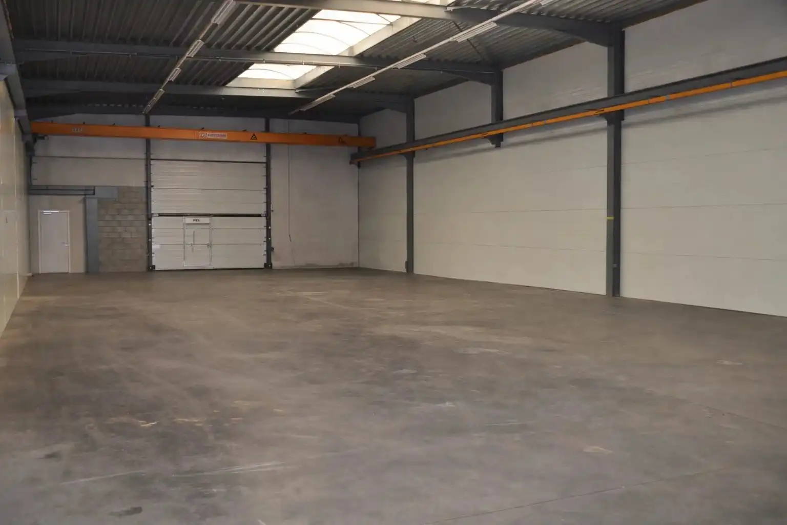 OPSLAGLOODS VAN +-371 M² &nbsp;OP &nbsp;EEN CENTRALE LOCATIE IN ZONHOVEN foto 3