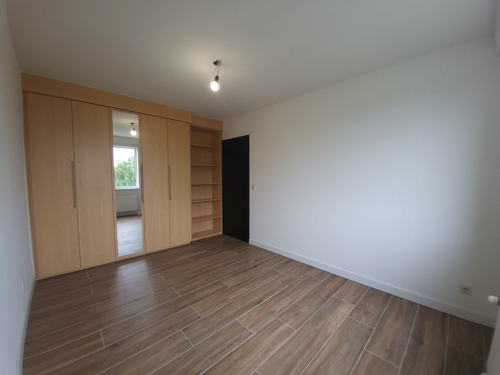 Centraal gelegen 2-slaapkamerappartement te Deinze foto 13