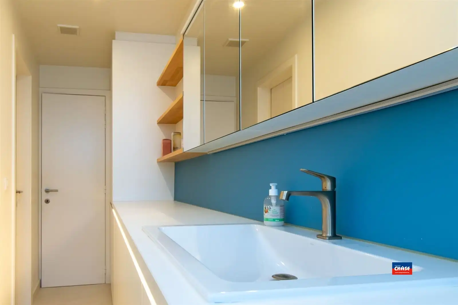 Gerenoveerde woning met 3 slaapkamers + tuin foto 19