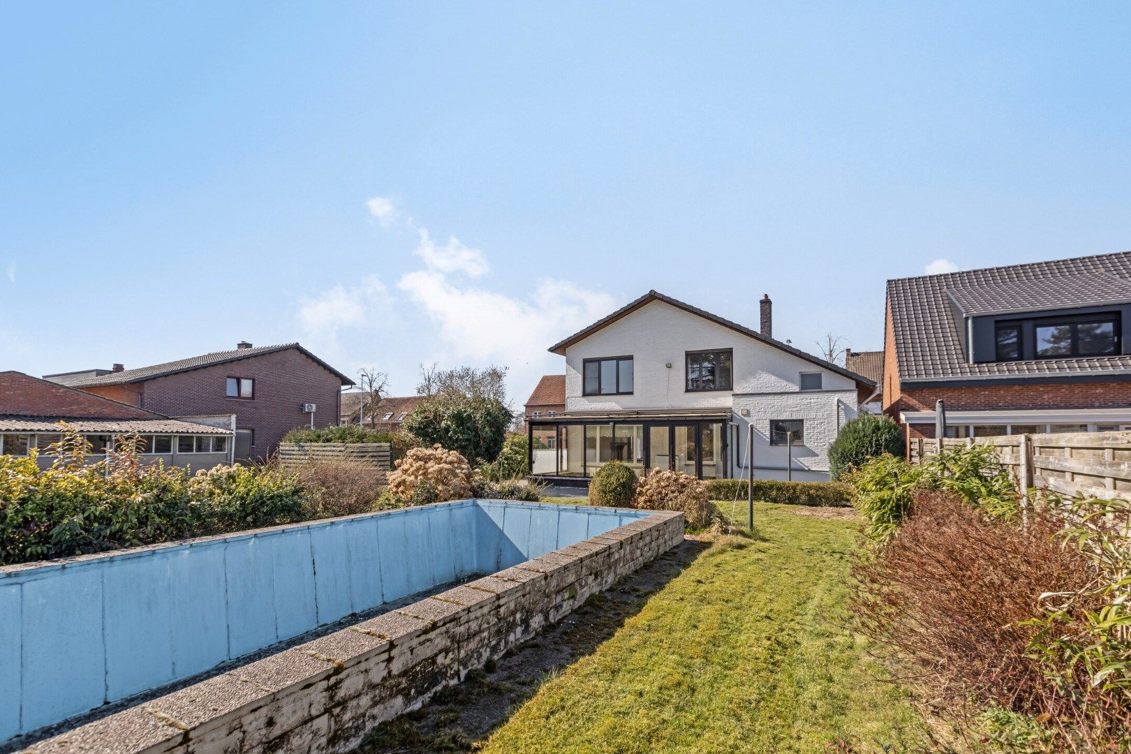 Te renoveren woning met garage en ruime tuin nabij het centrum van Dessel ! foto 27