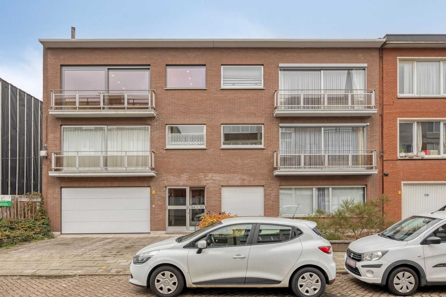 Volledig vernieuwd APP (110m2) met 2 slks, bureau, ruim terras en inpandige parkeerplaats! foto 20