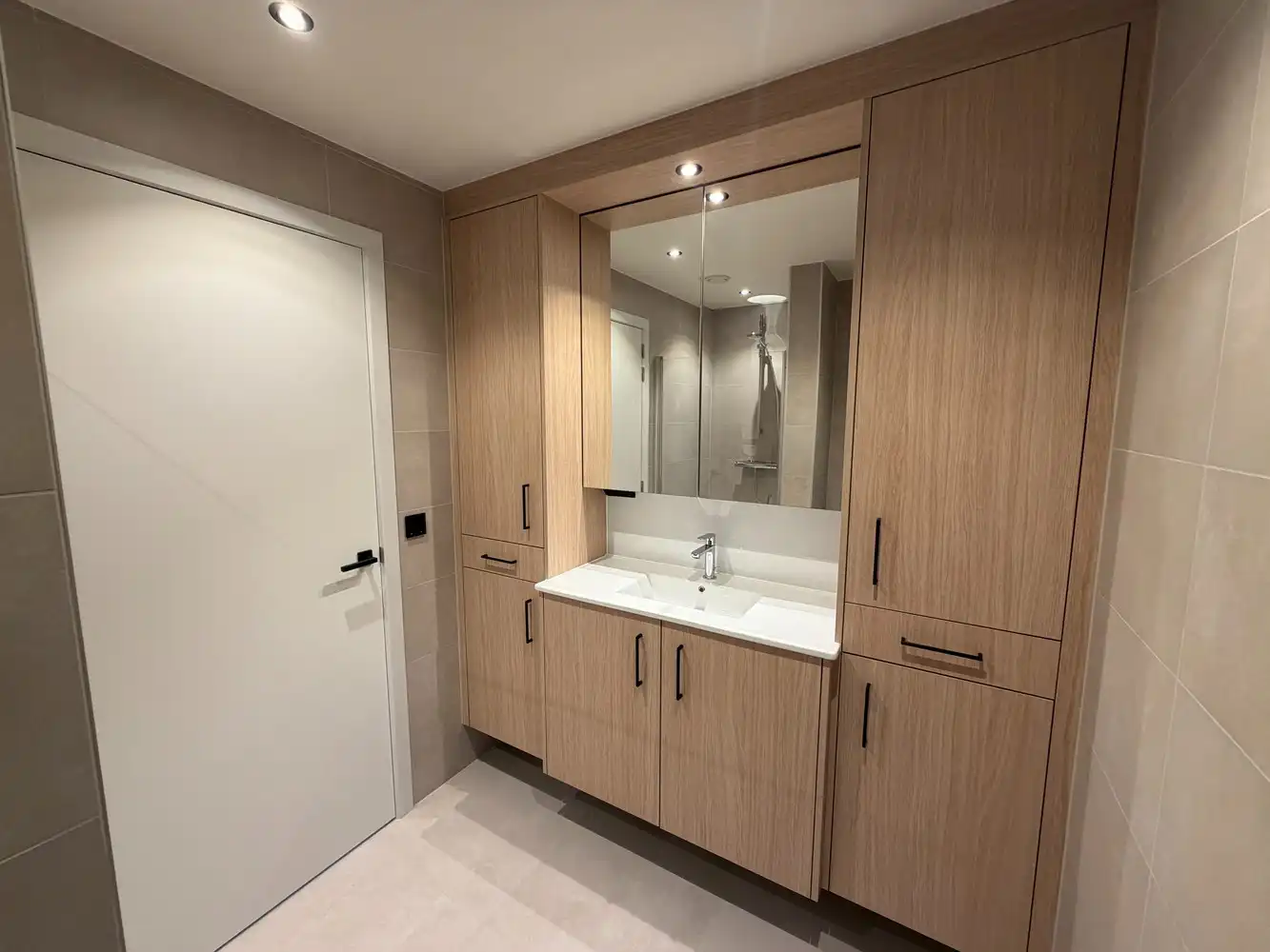 Zeer ruim appartement te huur foto 13