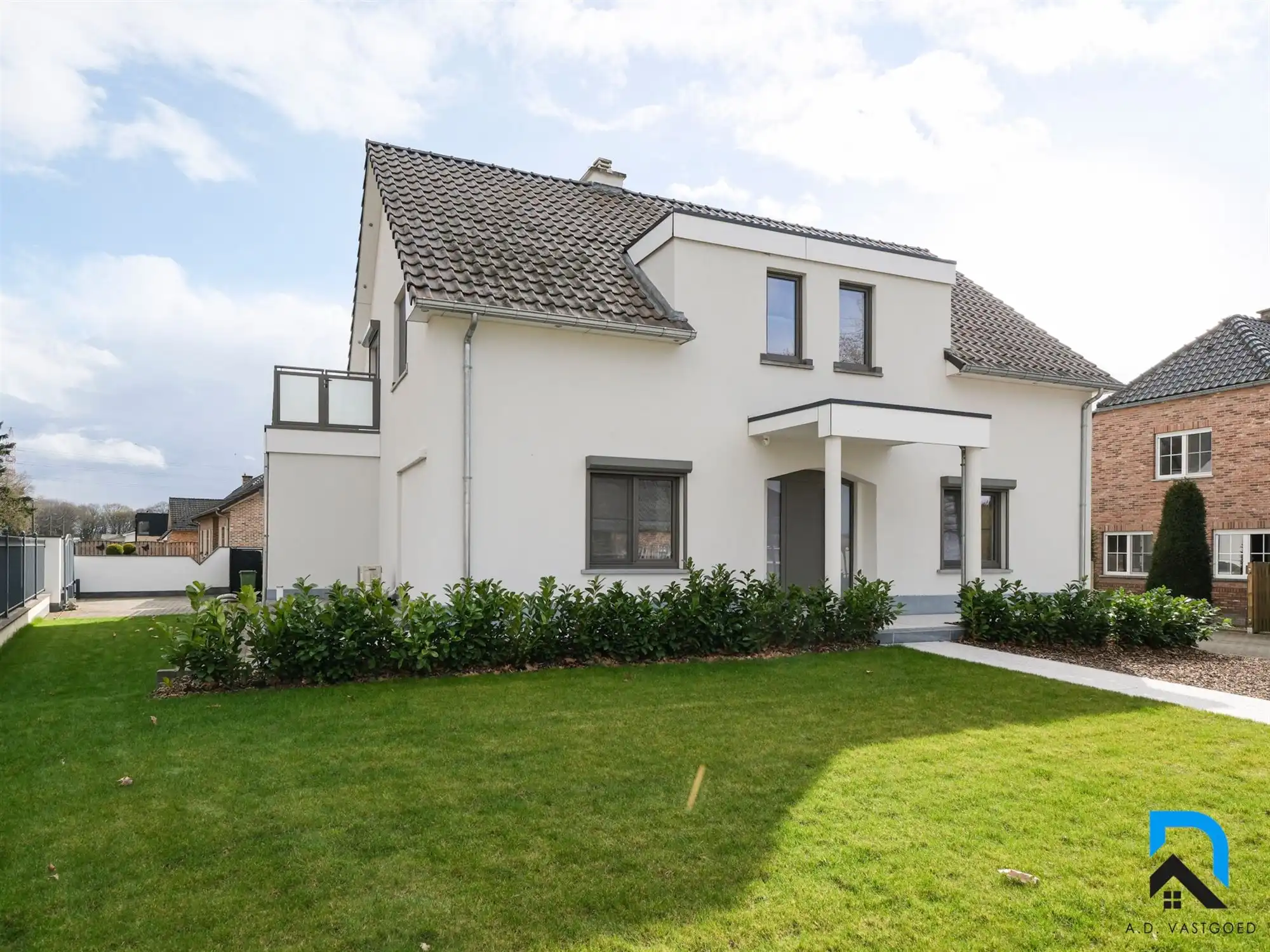 Gerenoveerde villa in Maaseik foto 36